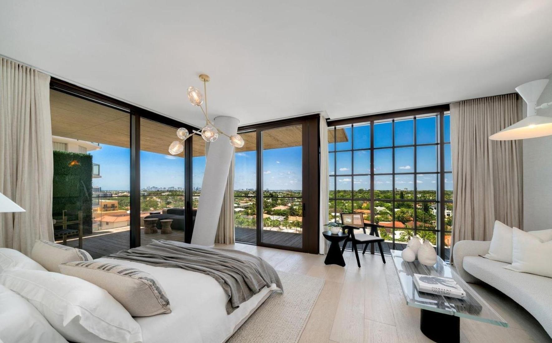 Luxurious Oceanfront Living In Bal Harbour Apartment
