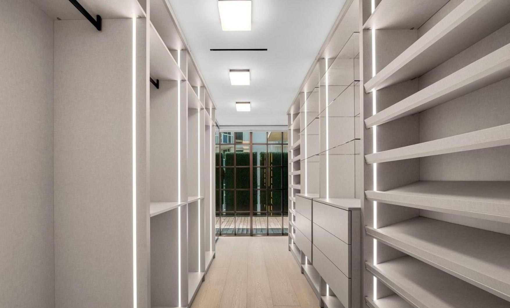 Luxurious Oceanfront Living In Bal Harbour Apartment