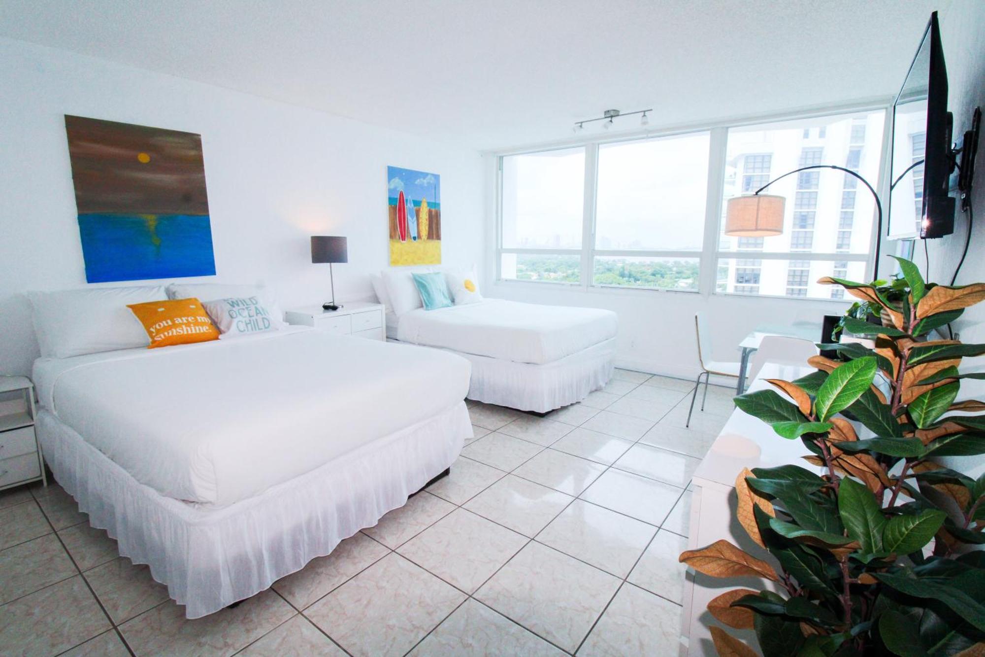 Castle 1608 Intracoastal Bay View Studio, Pool, Tennis, Access & Free Parking Apartment *