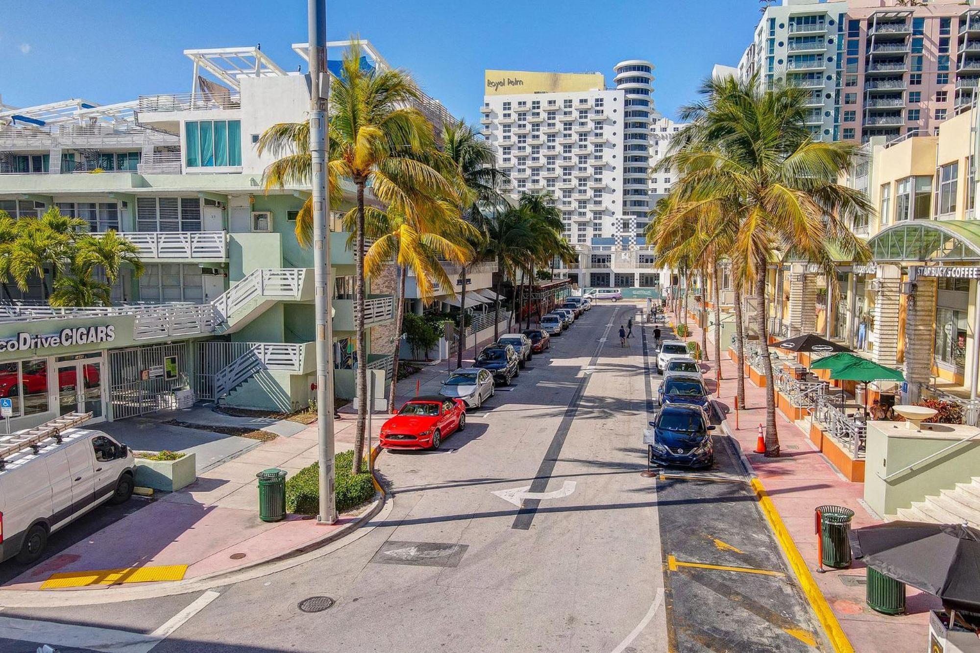 Beachfront 1 Bedroom With 2 Queen Beds On Ocean Drive Apartment *