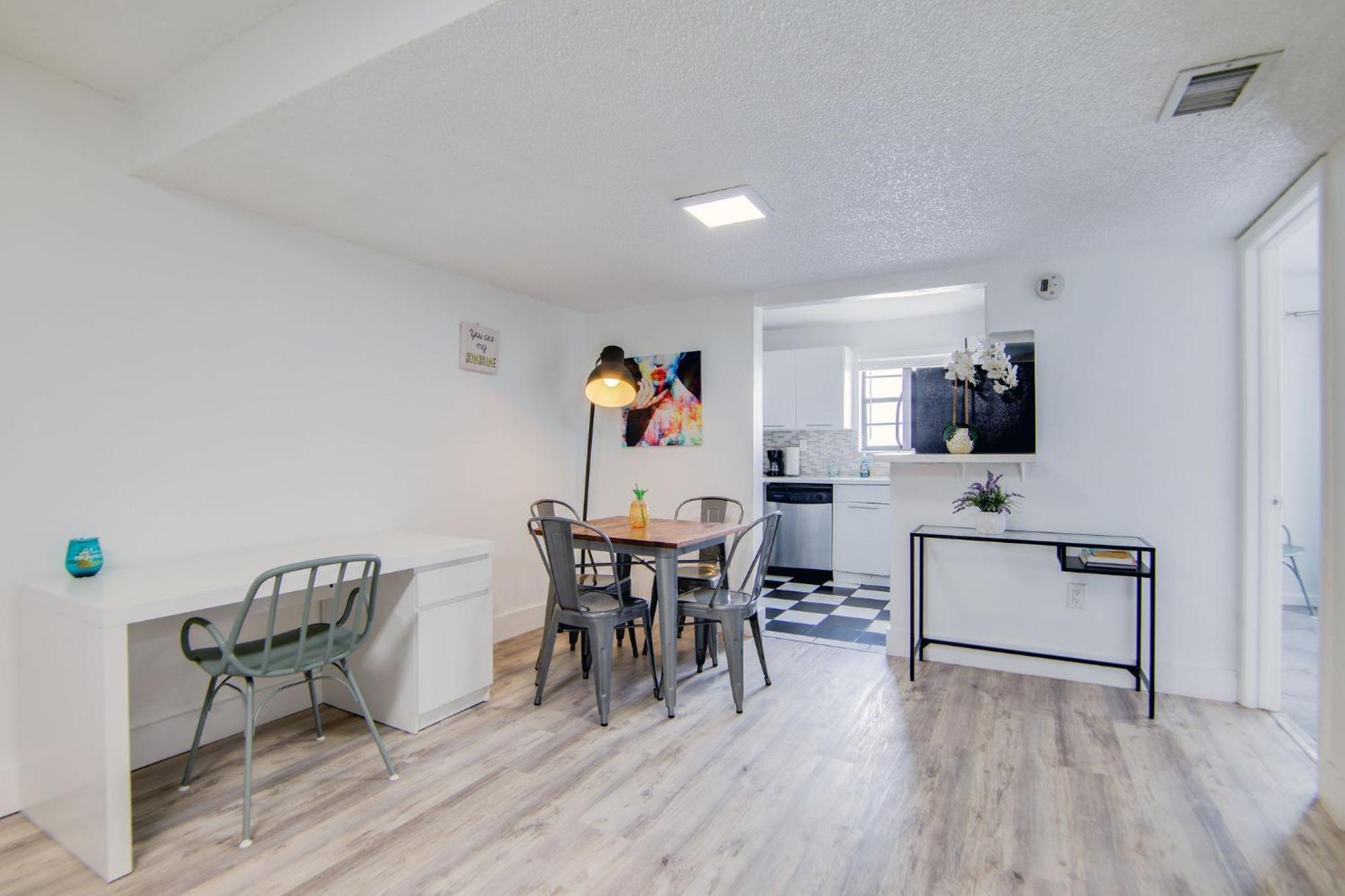 Apartment 2b/2b, Free Parking, South Beach, 1 Block 2