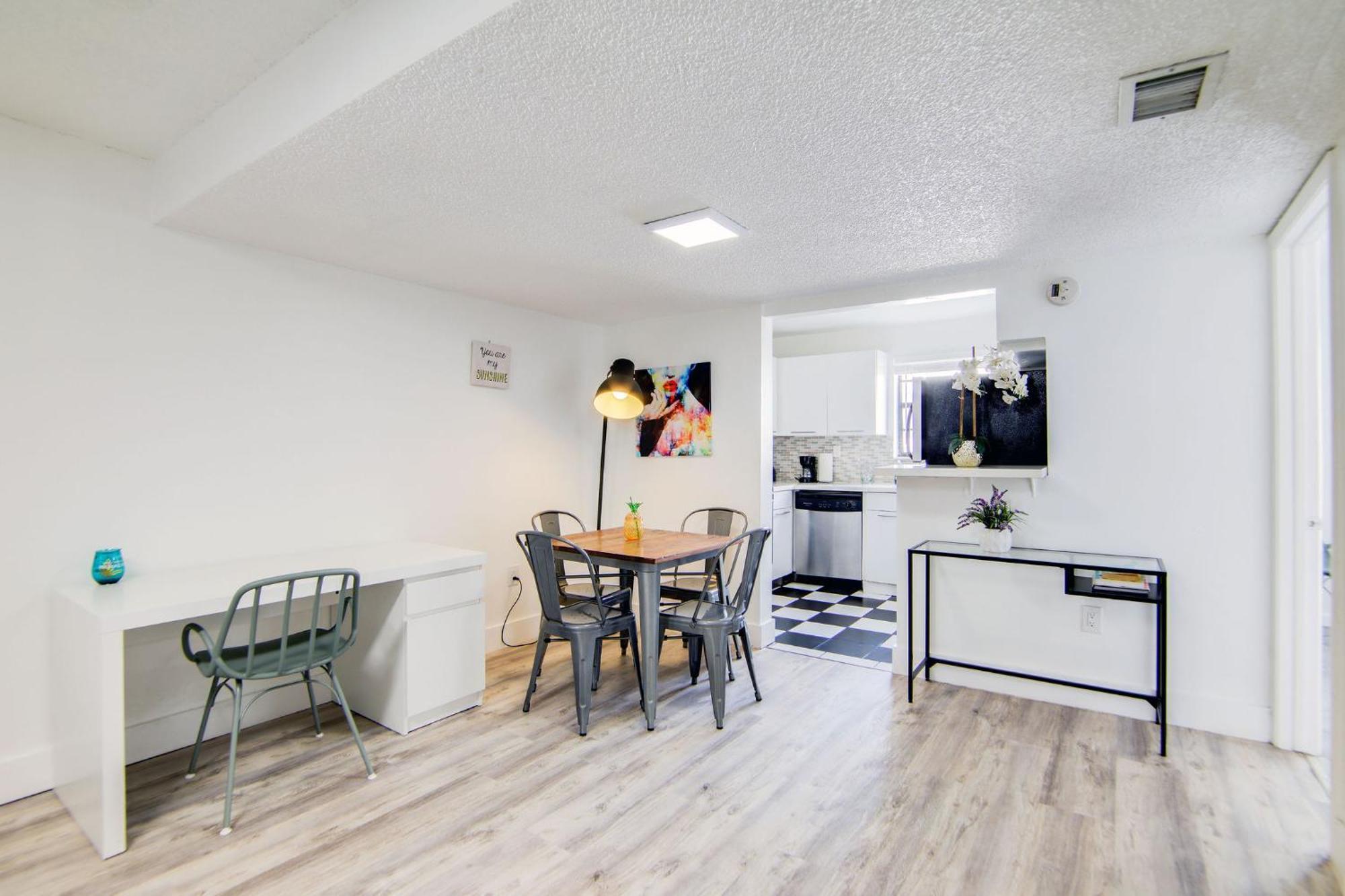 2b/2b, Free Parking, South Beach, 1 Block 2 Apartment Miami Beach