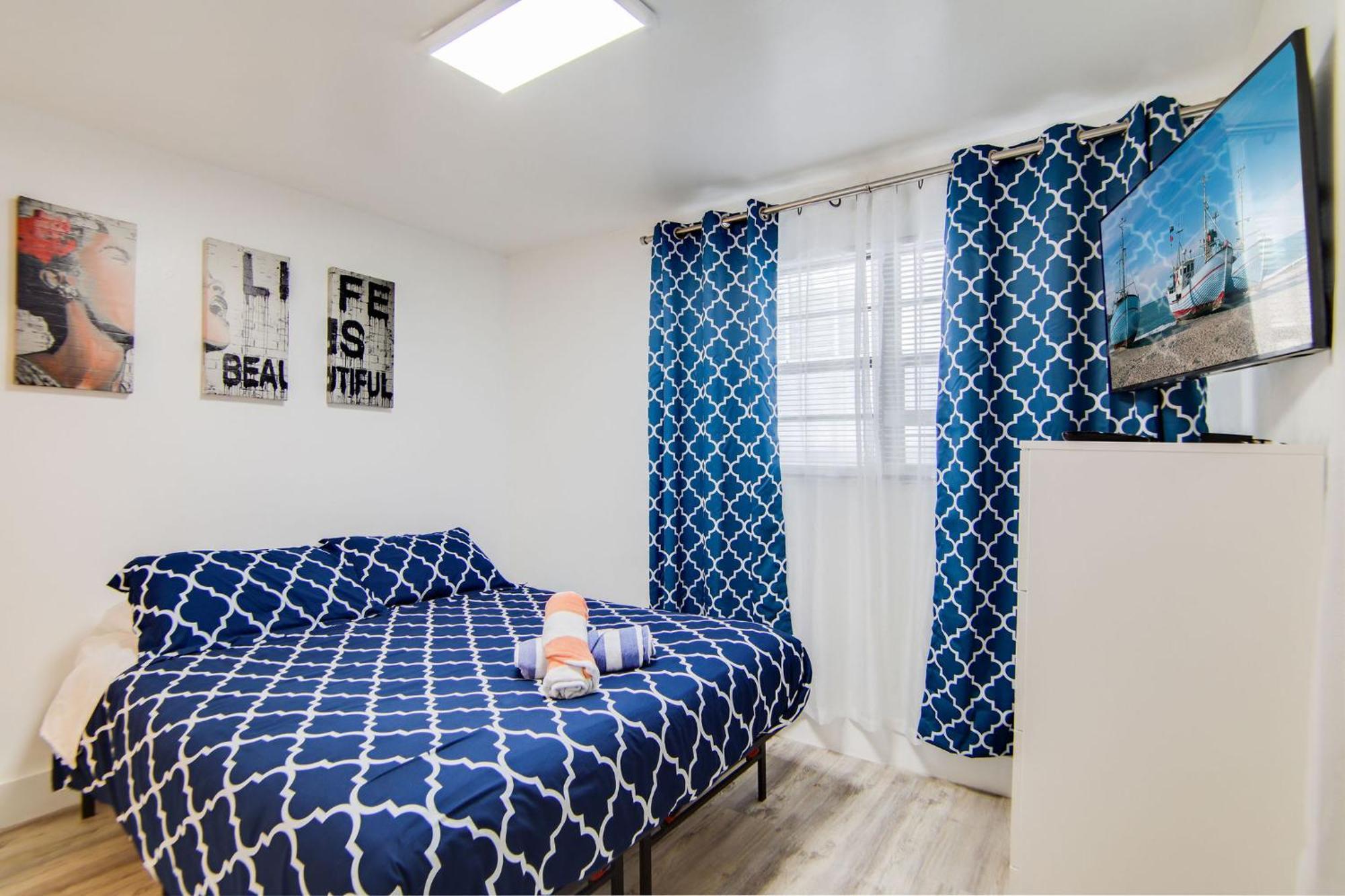 2b/2b, Free Parking, South Beach, 1 Block 2 *