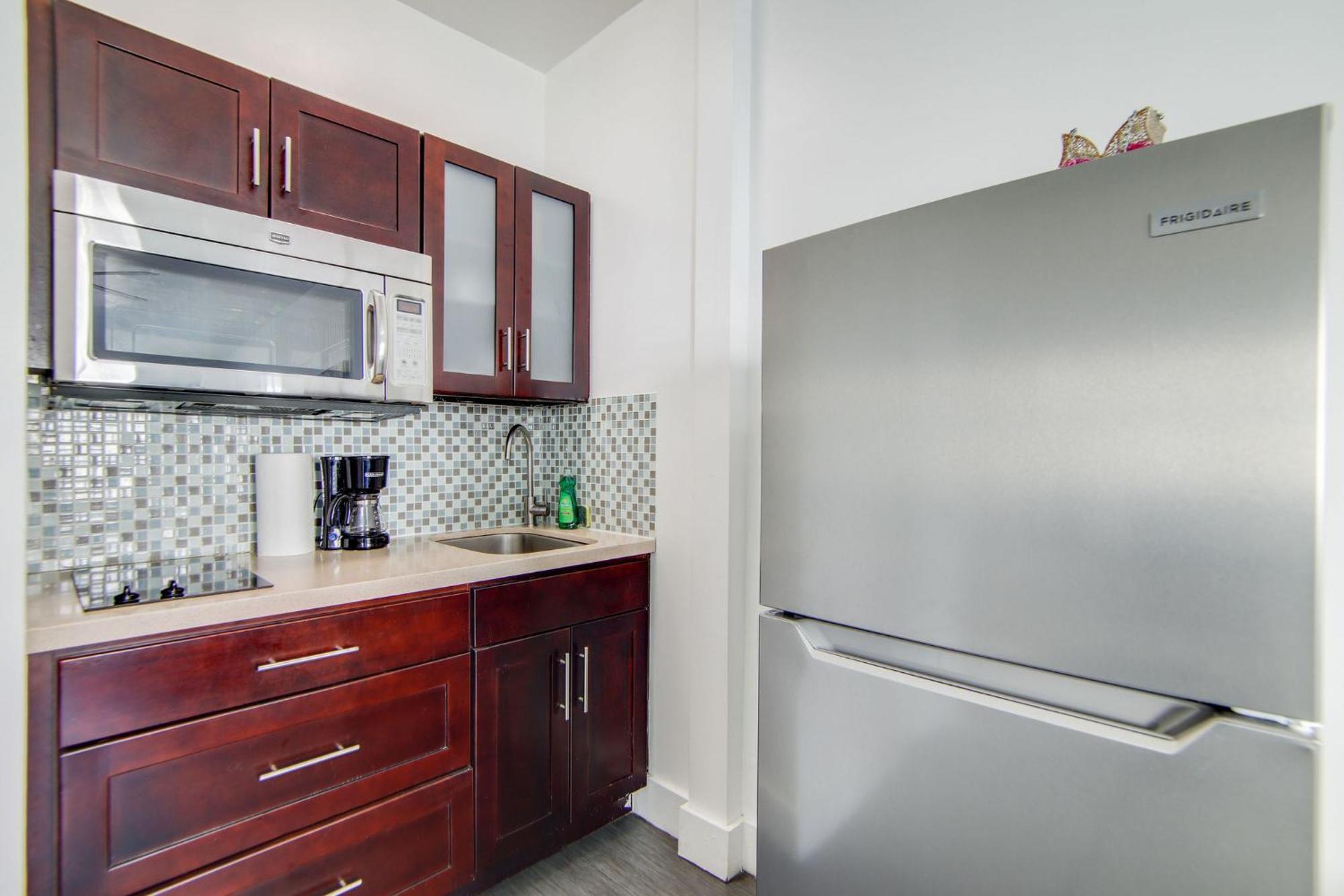 Charming Large Near Ocean Dr - South Apartment *