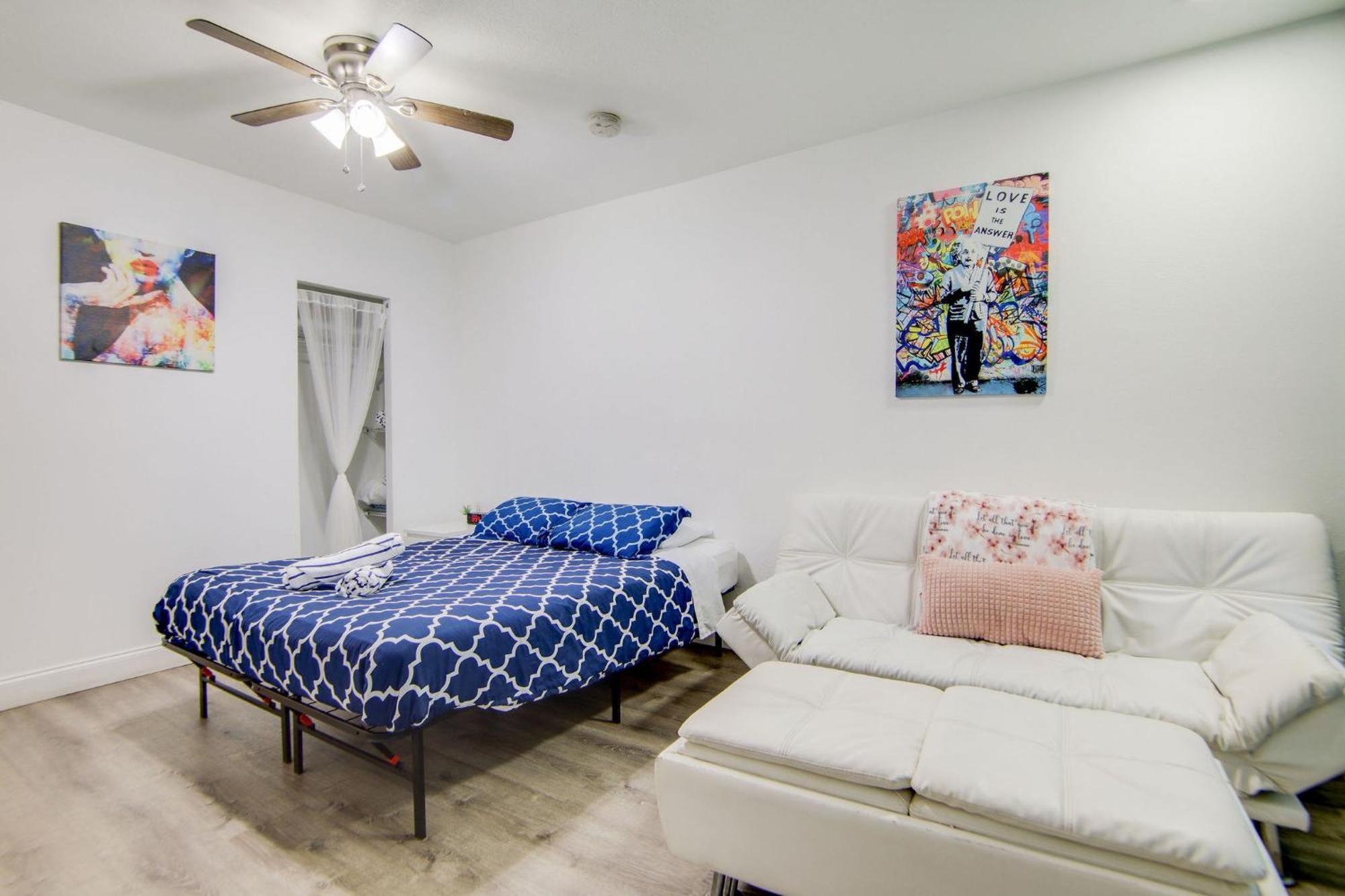 Apartment Super Deal, W/2 Queen Beds On Ocean Dr *