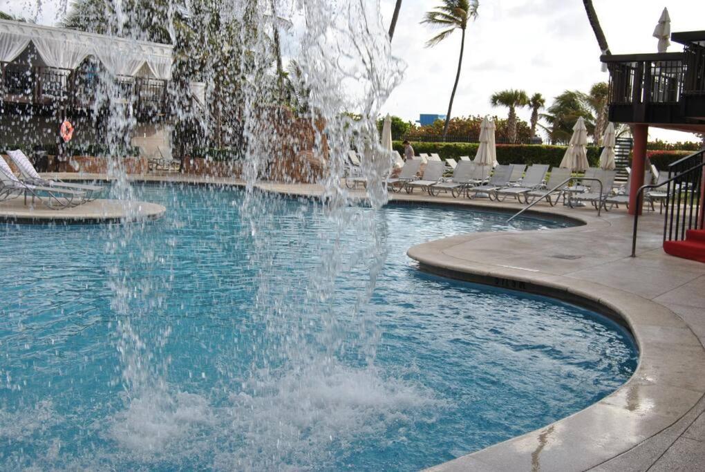 Ocean Front 2 Bedroom And 2 Bathroom At The Alexander Holiday home *