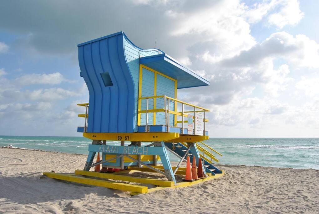 Ocean Front 2 Bedroom And 2 Bathroom At The Alexander Holiday home