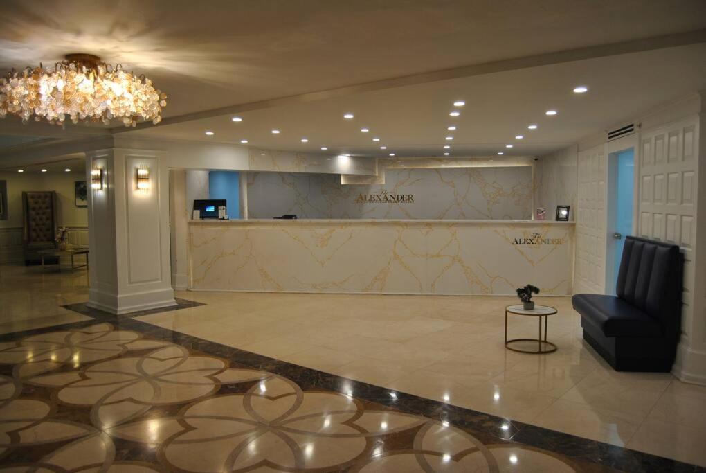 Ocean Front 2 Bedroom And 2 Bathroom At The Alexander *