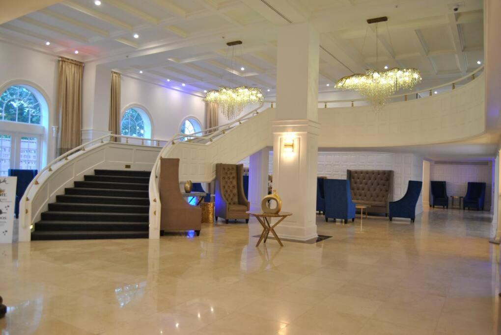 Ocean Front 2 Bedroom And 2 Bathroom At The Alexander Holiday home