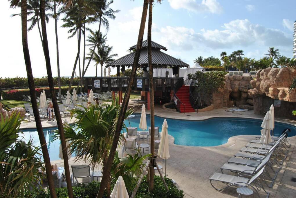 Ocean Front 2 Bedroom And 2 Bathroom At The Alexander *
