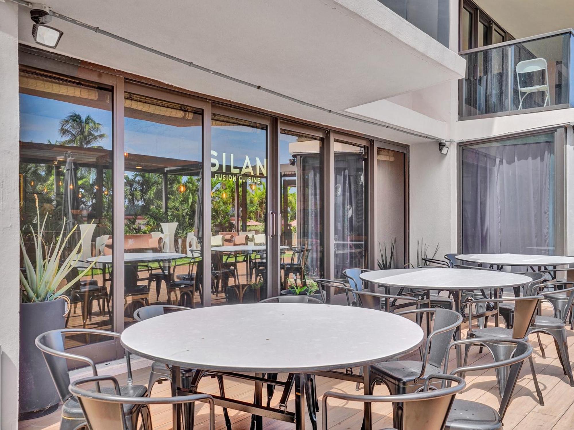 Luxury Penthouse 3br 3ba Oceanfront Ph7 *