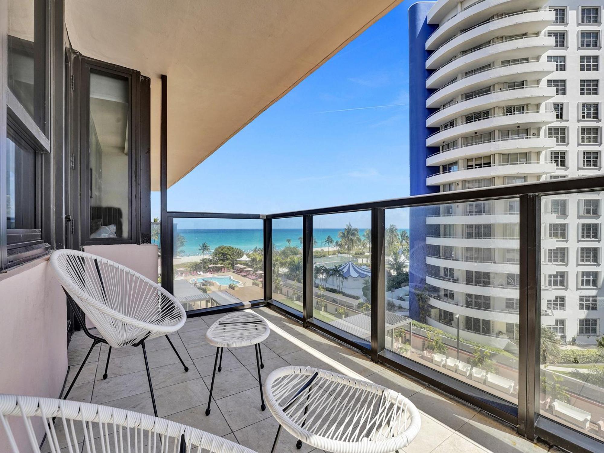 Ocean View 2 Bdrm 2 Ba 709 *