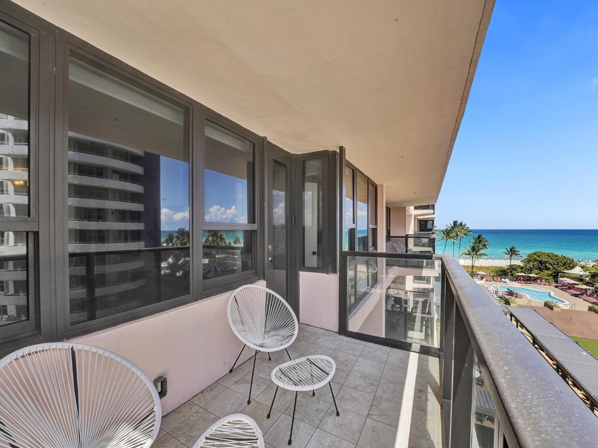 Ocean View 2 Bdrm 2 Ba 709 * Miami Beach