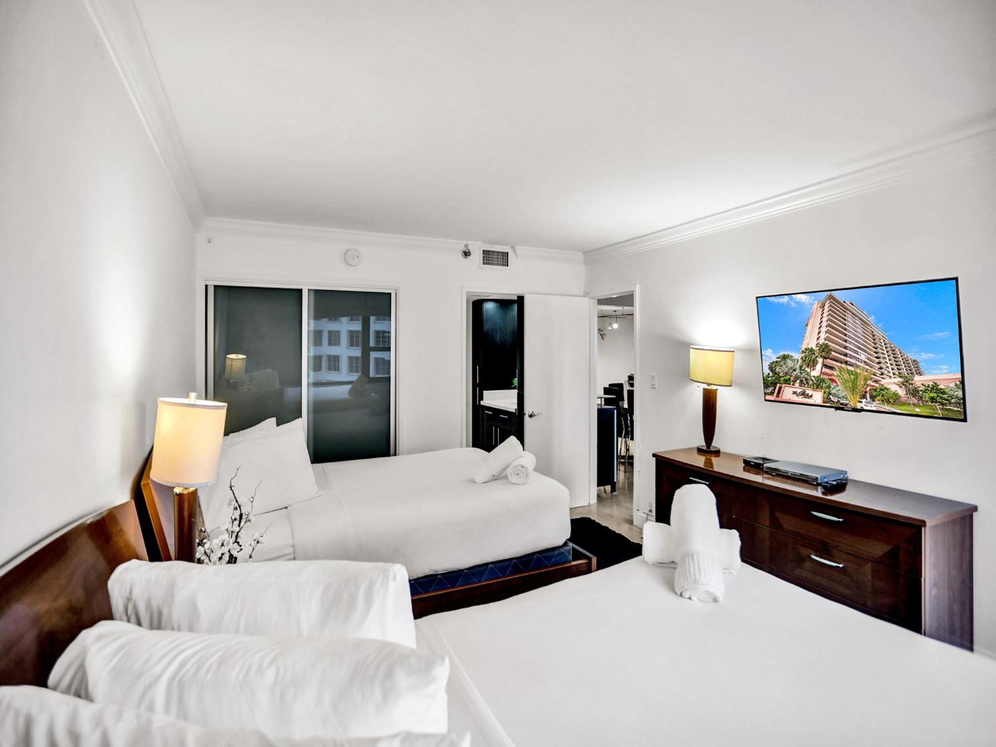 Stylish Ocean Retreat Service 1009 Miami Beach