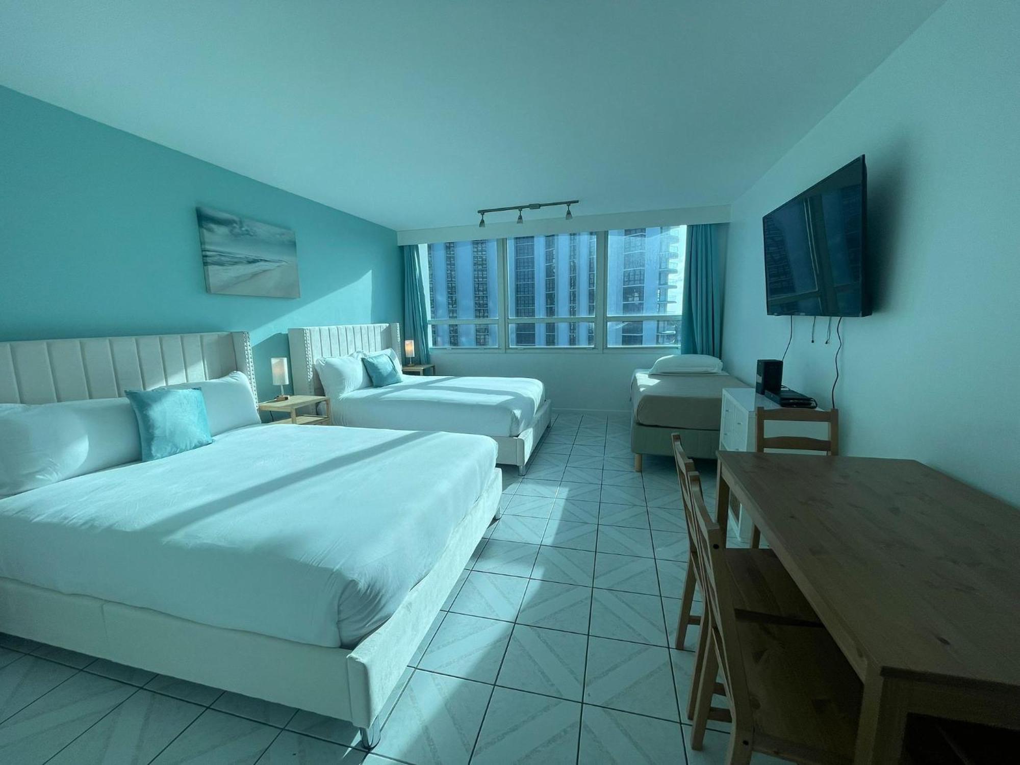 Seastays ~ Oceanfront * Miami Beach