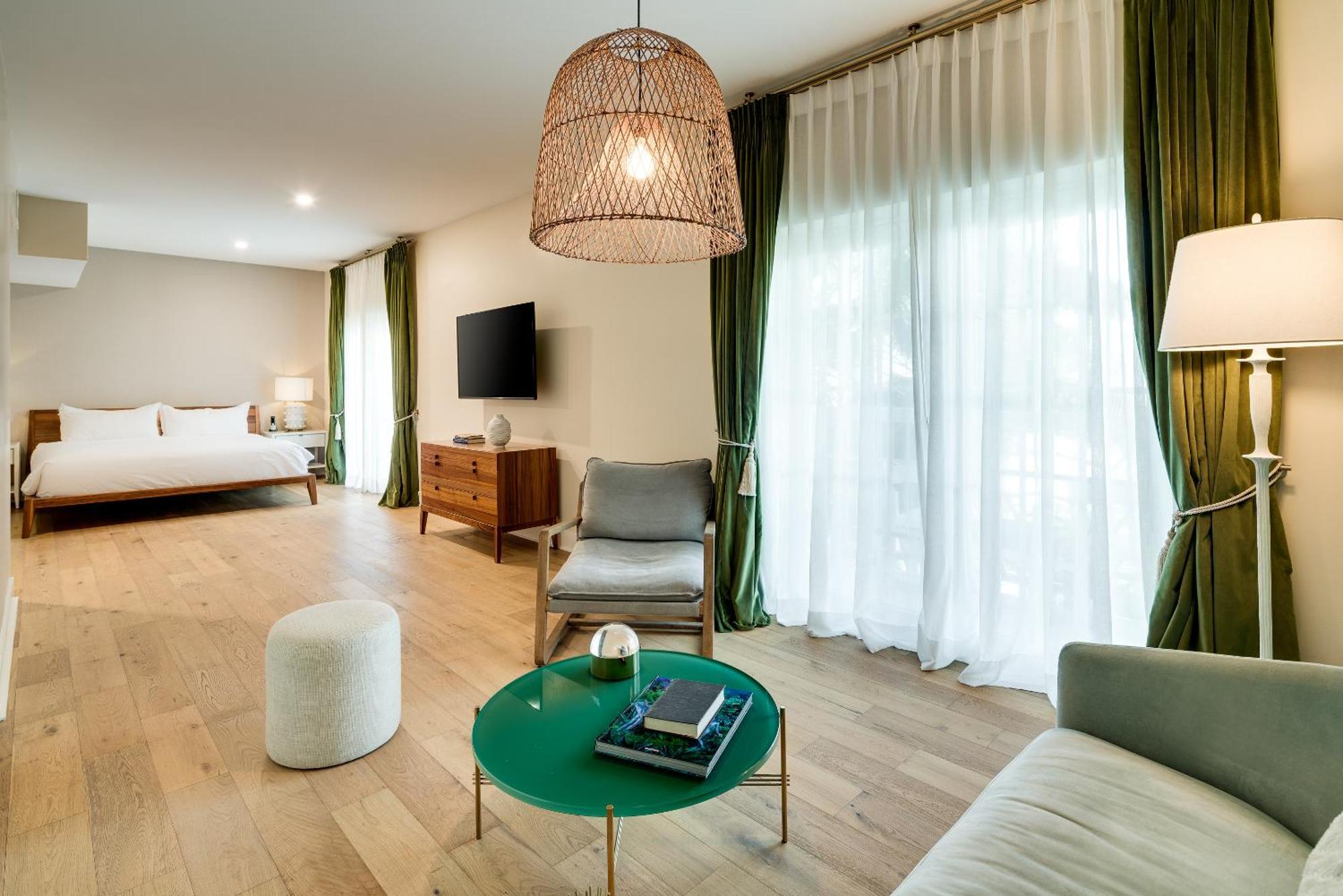 The Savoy & Beach Club Hotel 4*