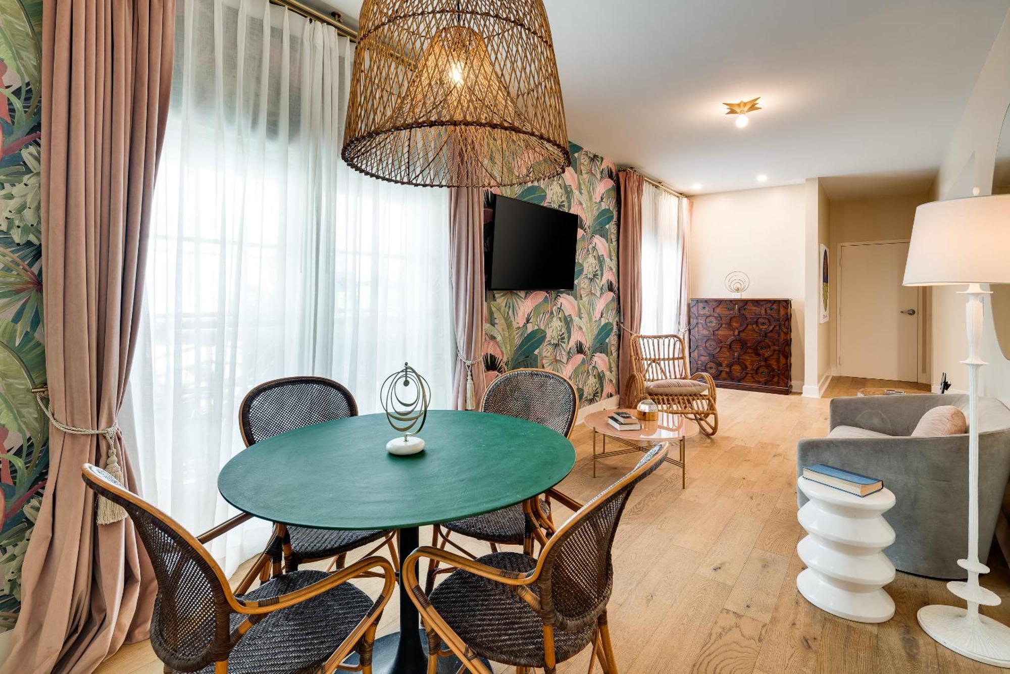 The Savoy & Beach Club Hotel 4*