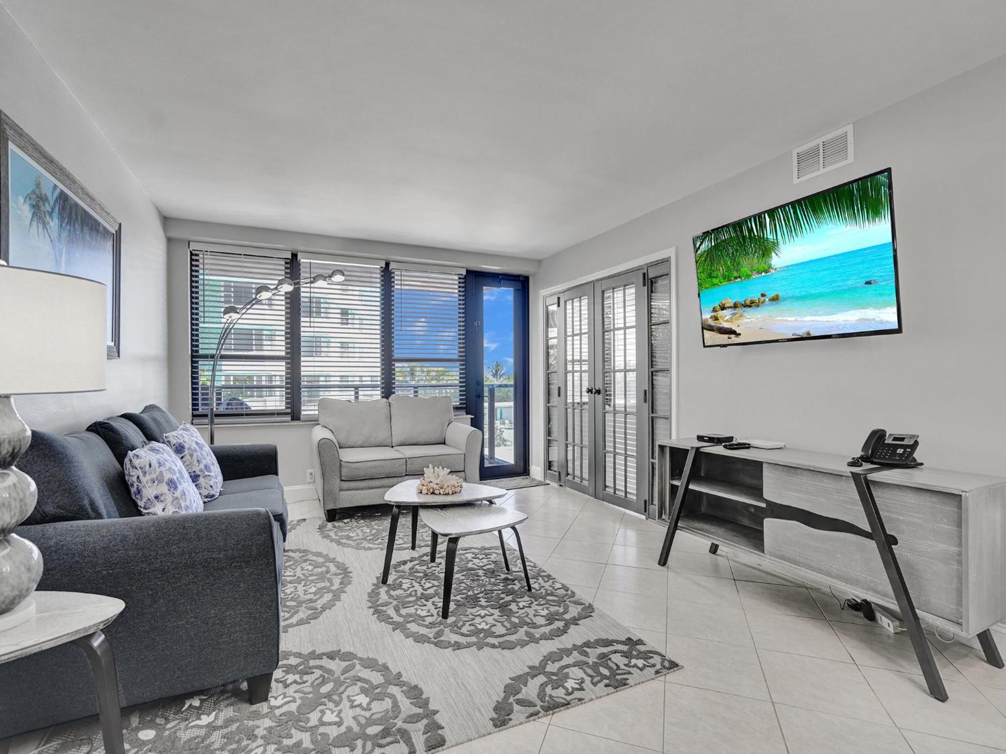 Cozy Beachfront 2 Bedroom Service 406