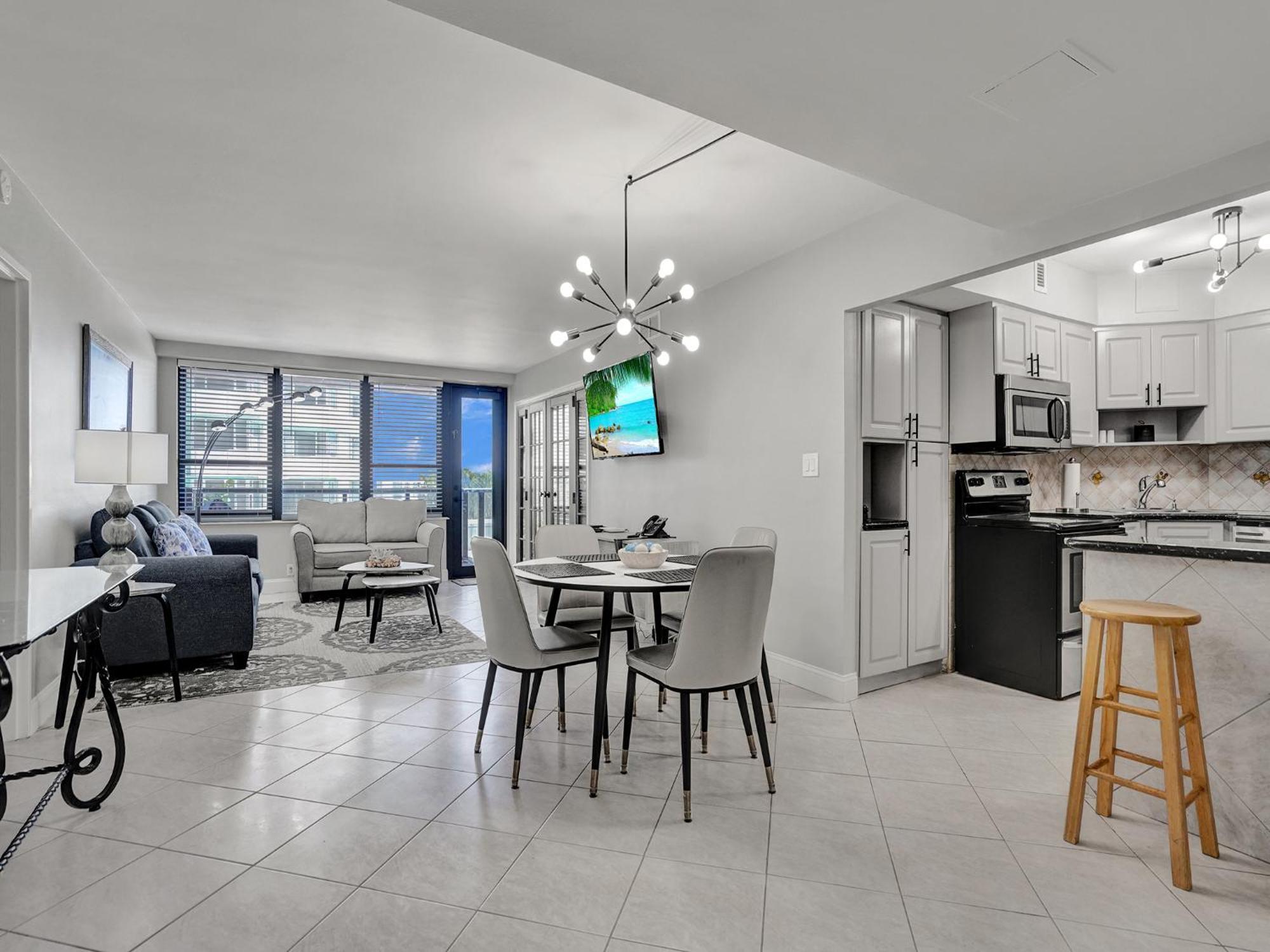 Apartment Cozy Beachfront 2 Bedroom Service 406 *