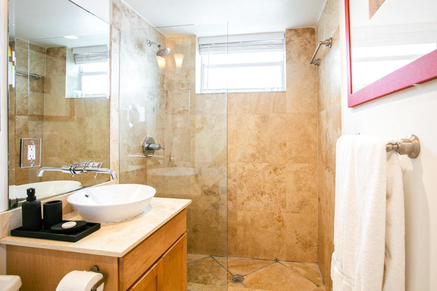 Spacious In The Heart Of South Apartment