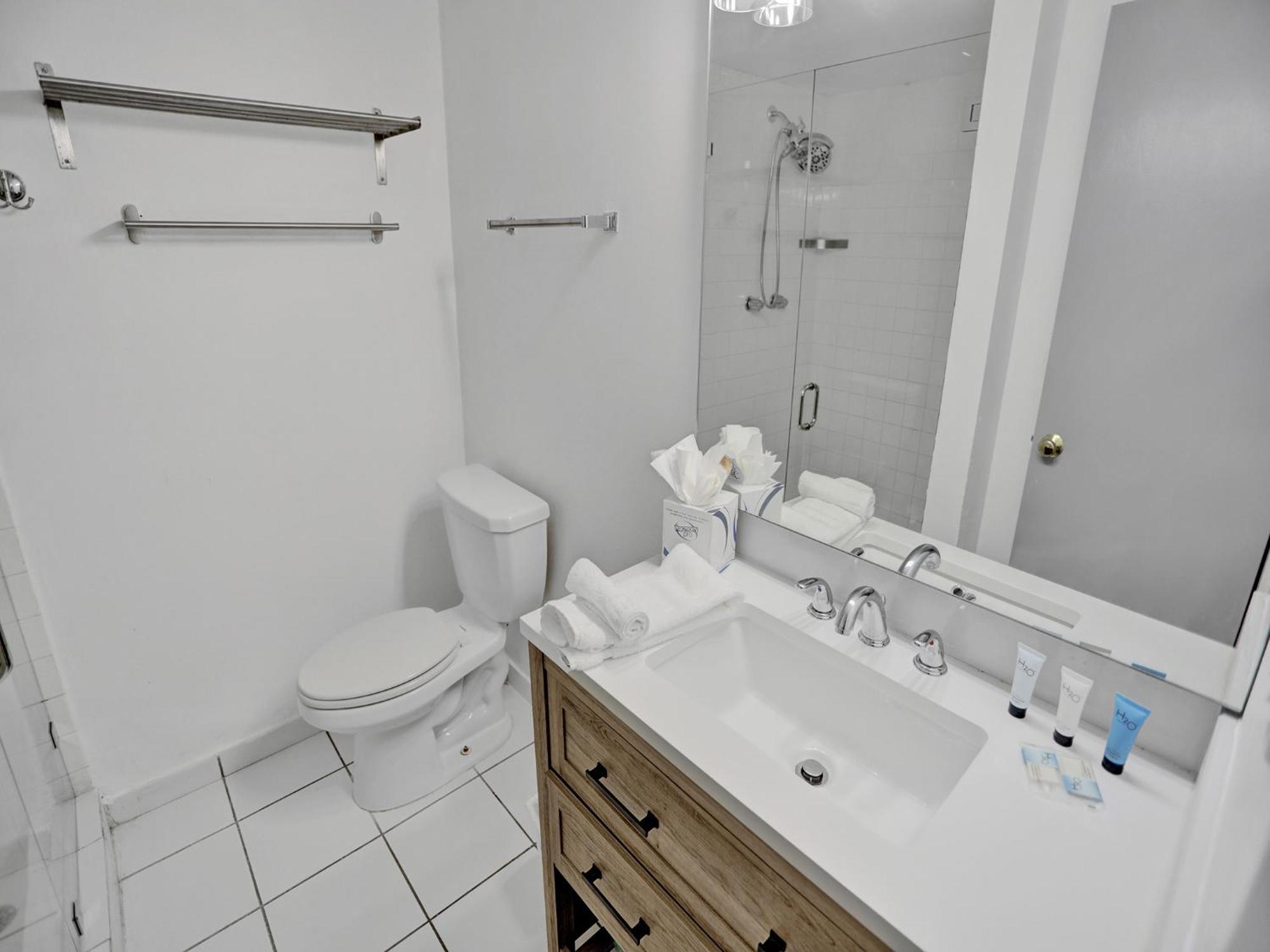 Oceanfront Service 411 * Miami Beach