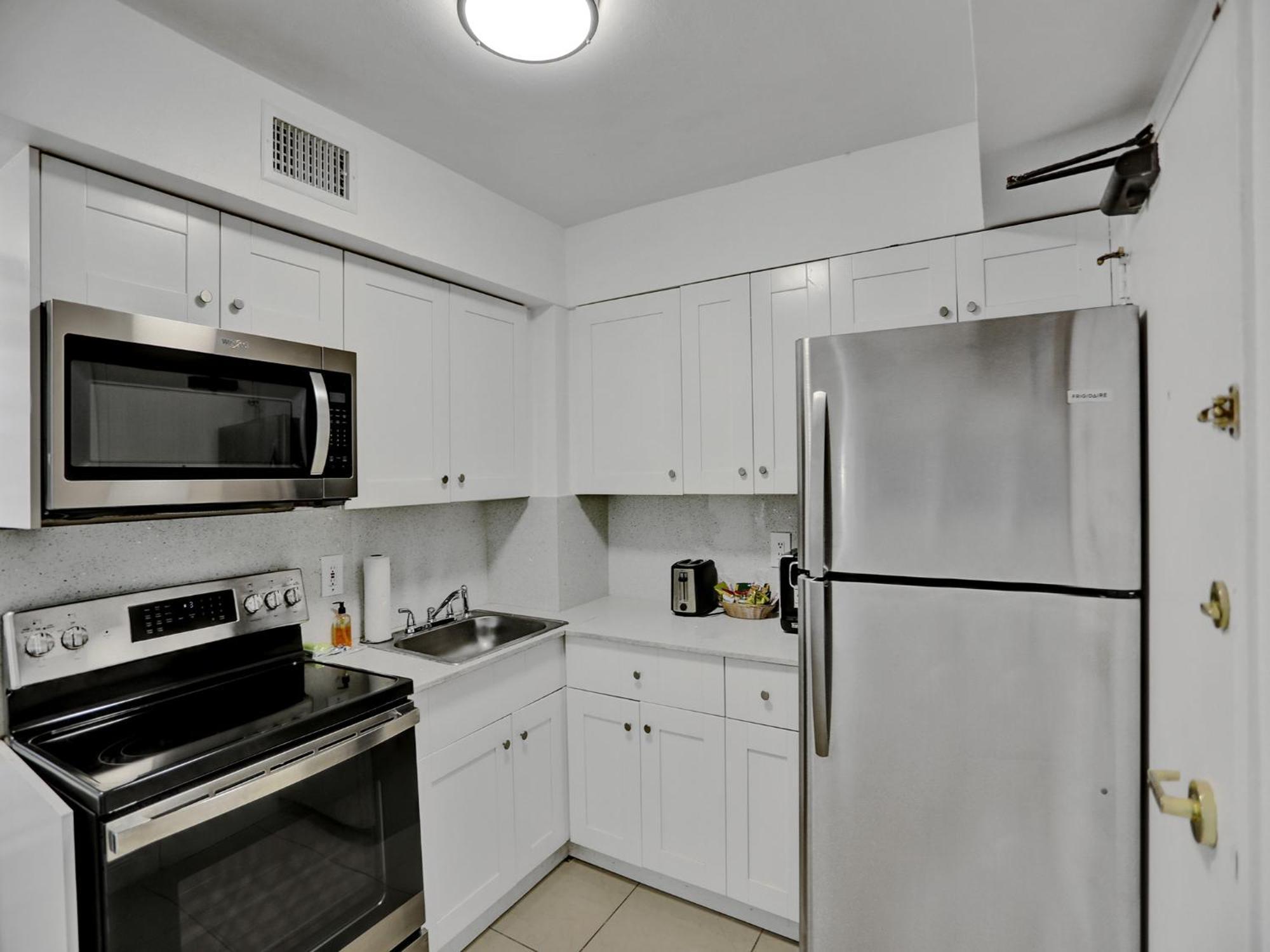 Oceanfront Service 411 Apartment
