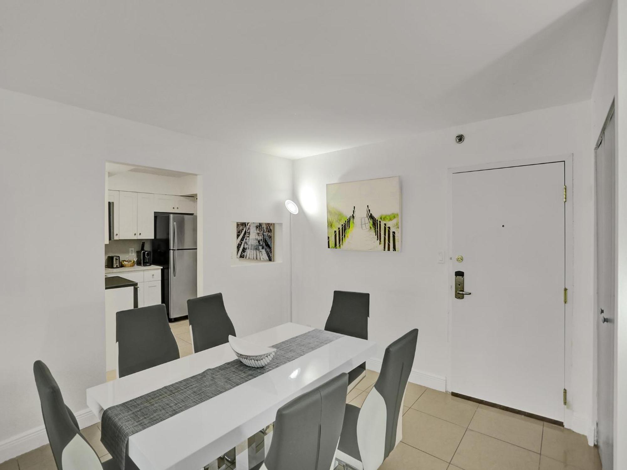 Oceanfront Service 411 Apartment Miami Beach