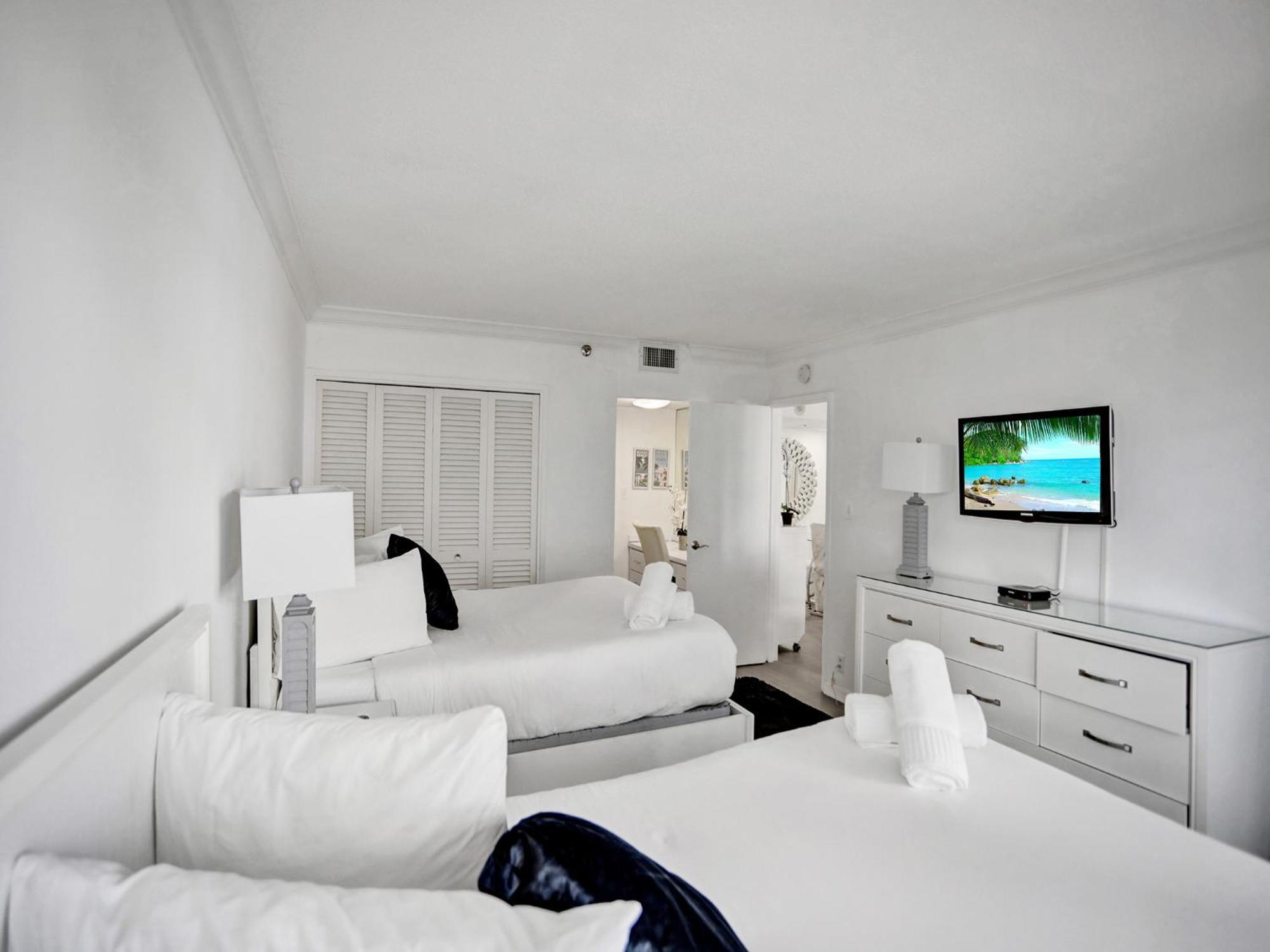 Charming Ocean View Service 516
