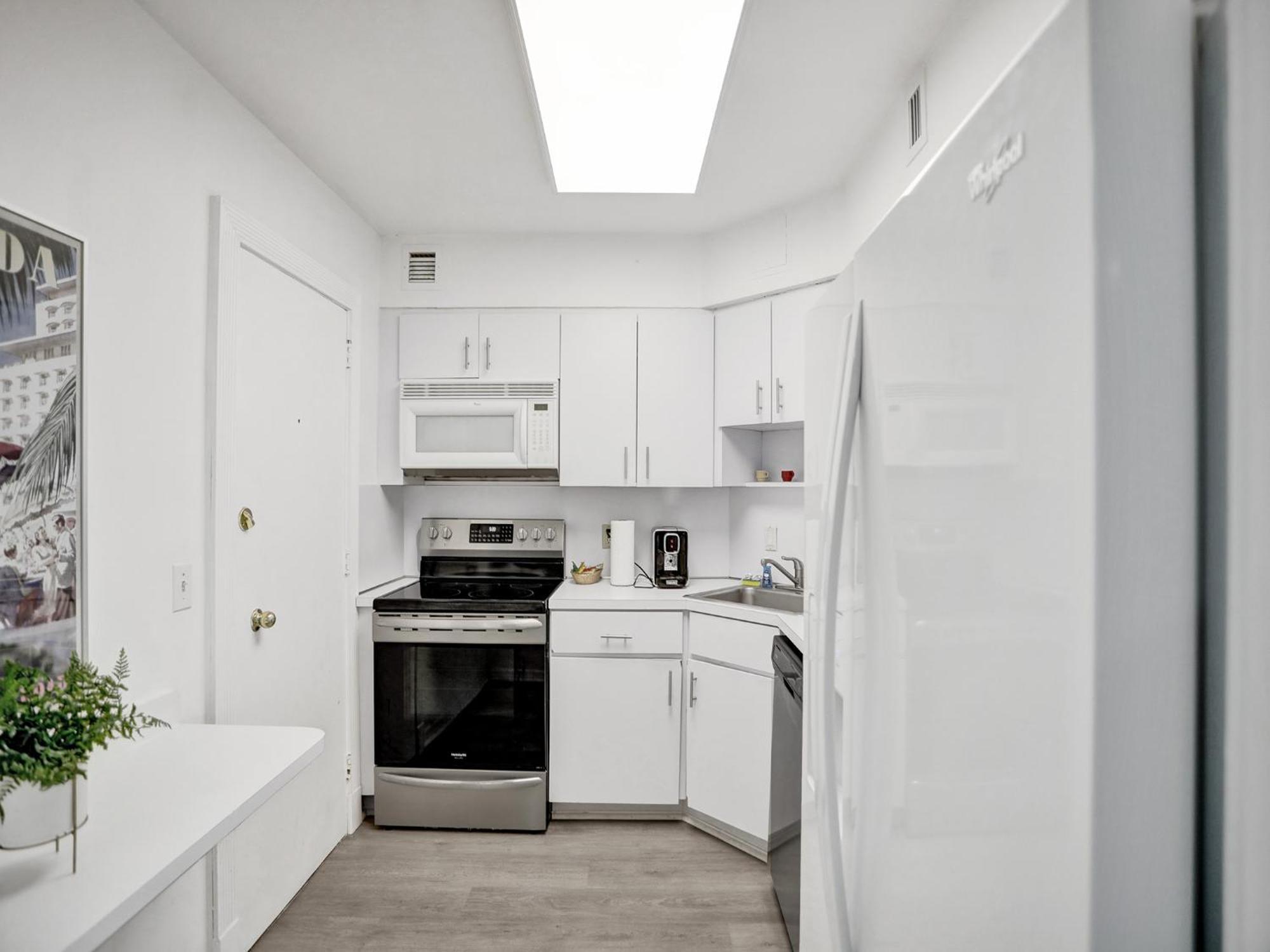 Charming Ocean View Service 516 Apartment Miami Beach