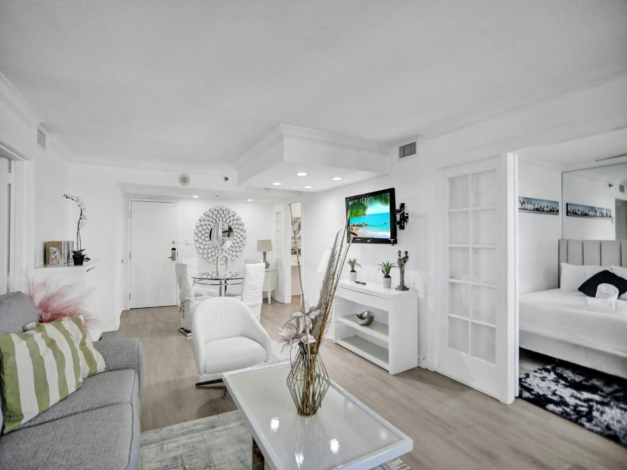 Charming Ocean View Service 516 Apartment Miami Beach