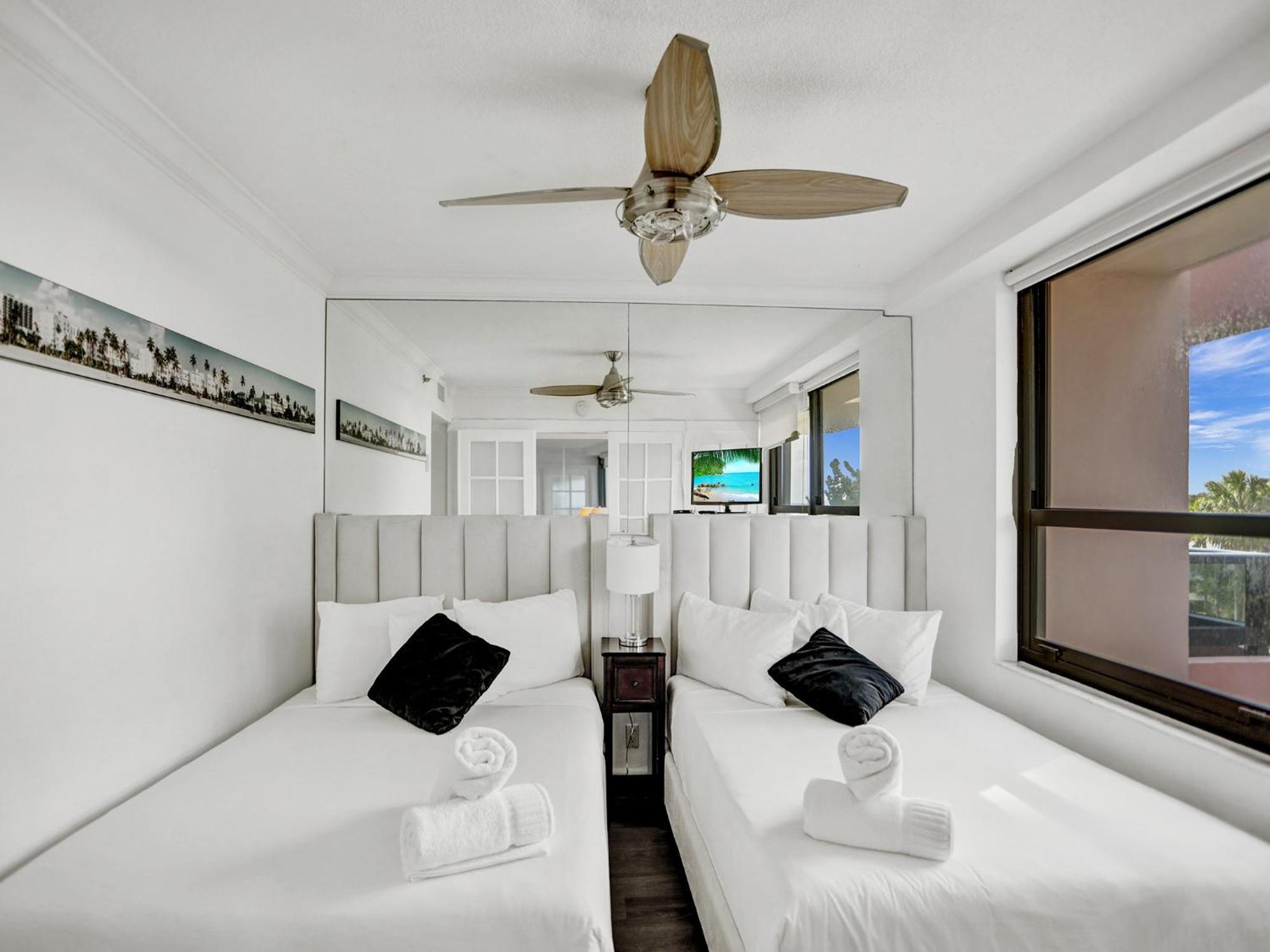 Charming Ocean View Service 516 Apartment