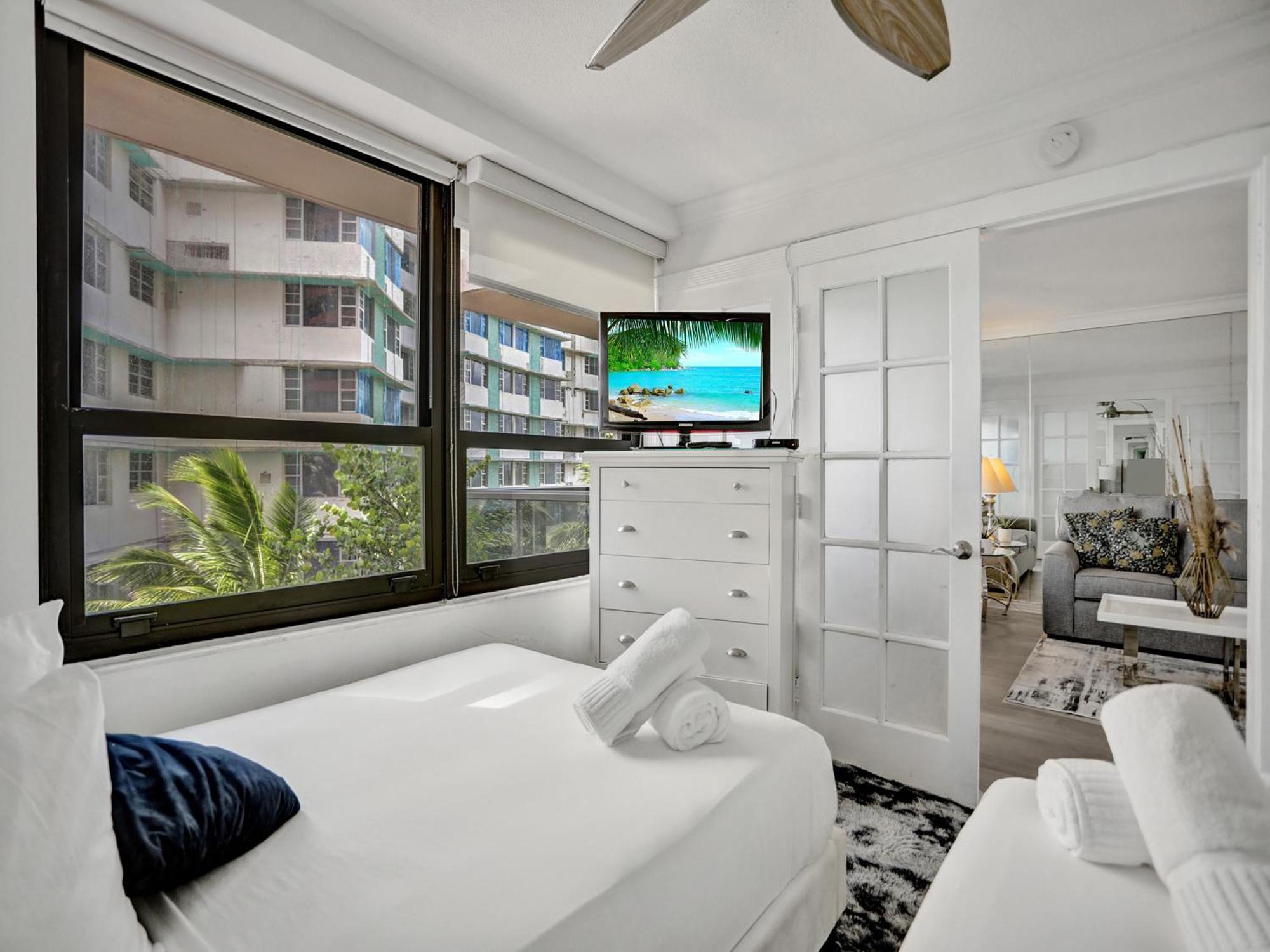 Charming Ocean View Service 516