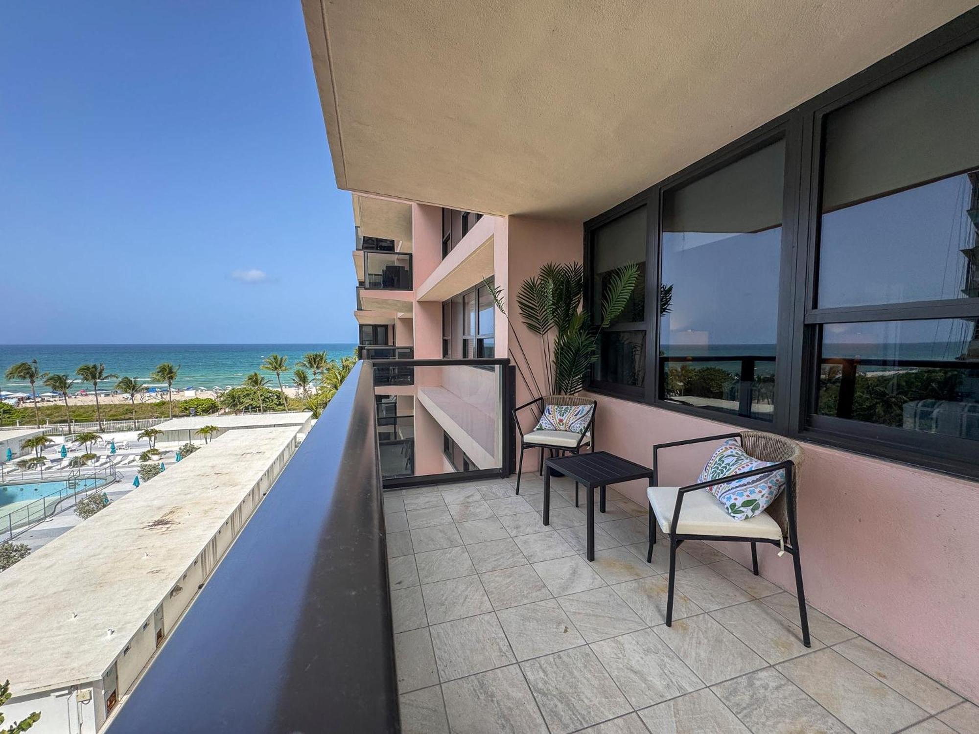 Coastal Dreams - Beachfront Pool And Tiki Bar