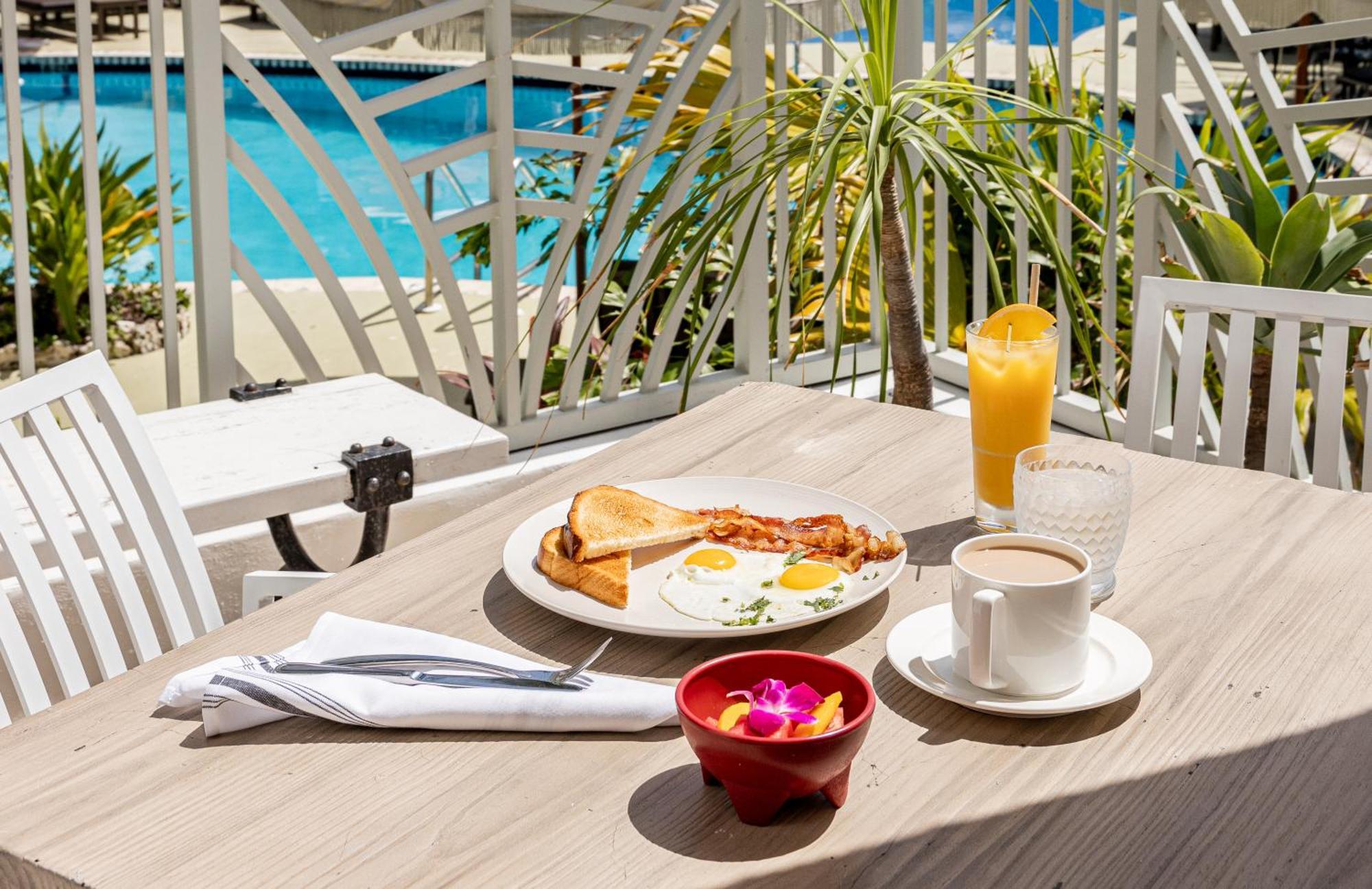 Hotel The Savoy & Beach Club Miami Beach