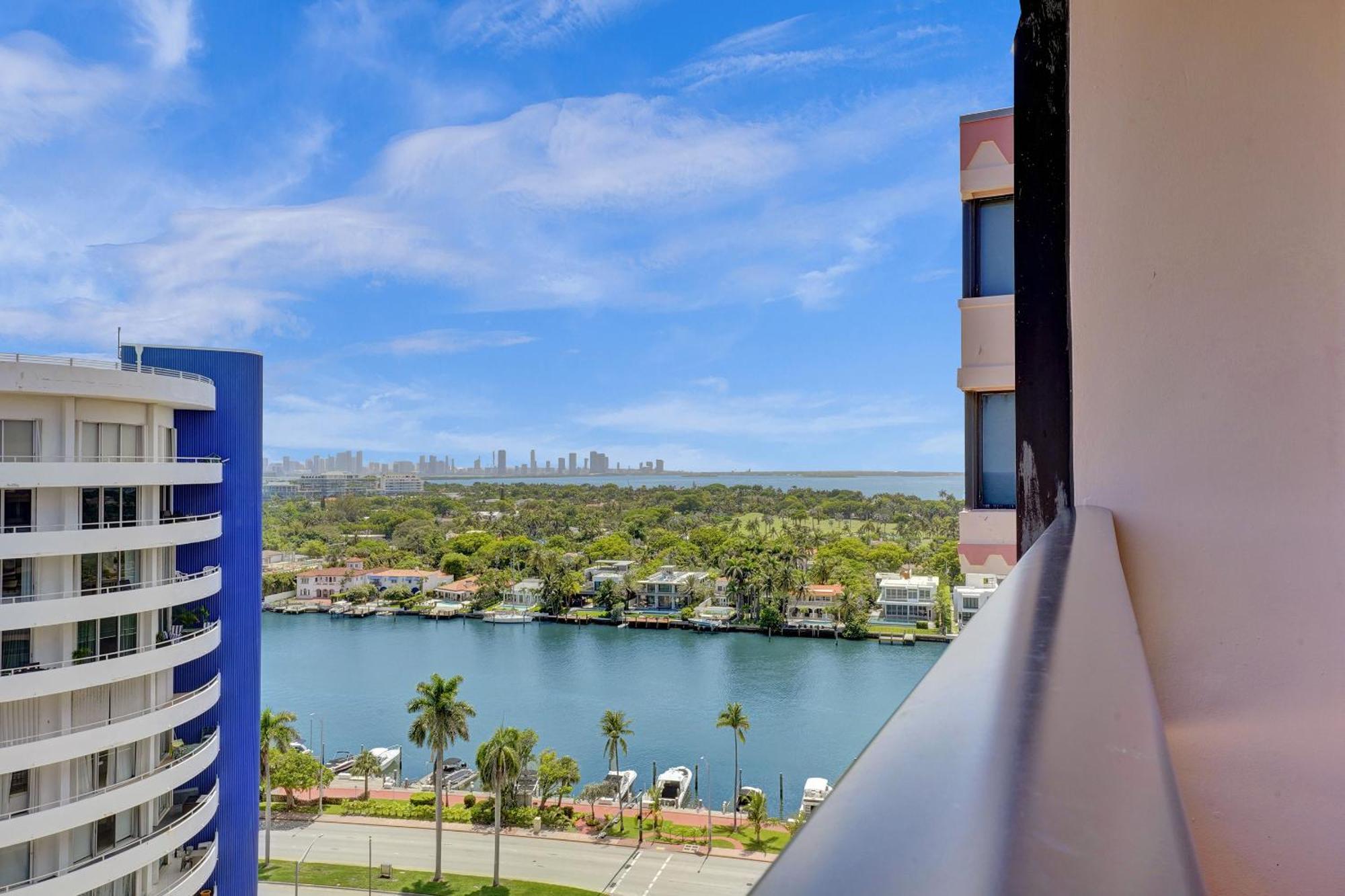 Apartment Luxury Penthouse 3br 3ba Oceanfront Ph7 *