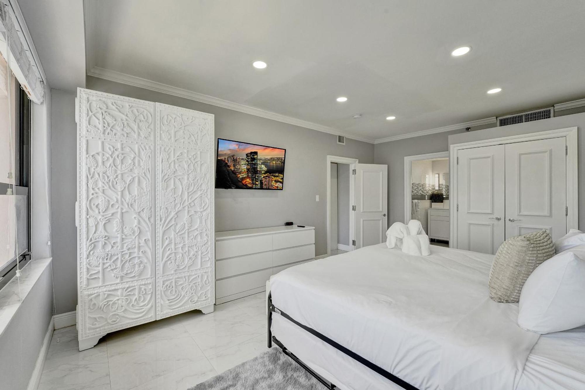 Luxury Penthouse 3br 3ba Oceanfront Ph7 *