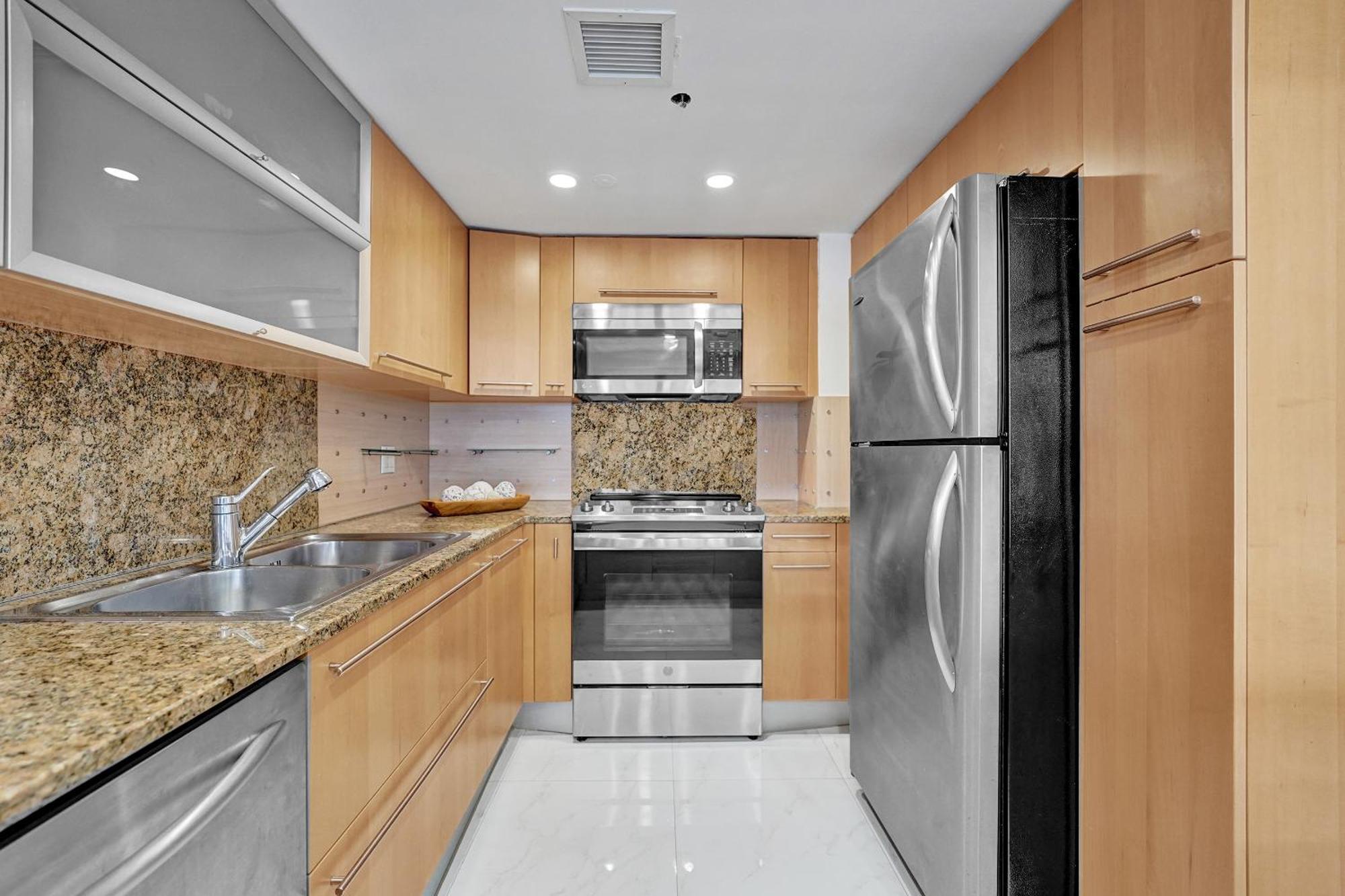 Luxury Penthouse 3br 3ba Oceanfront Ph7