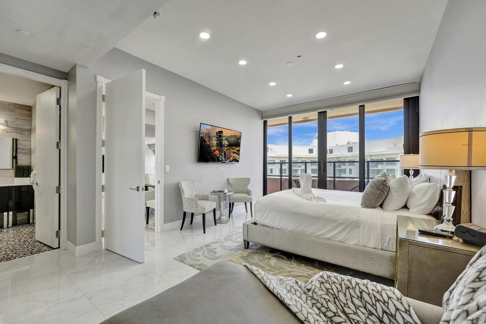 Apartment Luxury Penthouse 3br 3ba Oceanfront Ph7