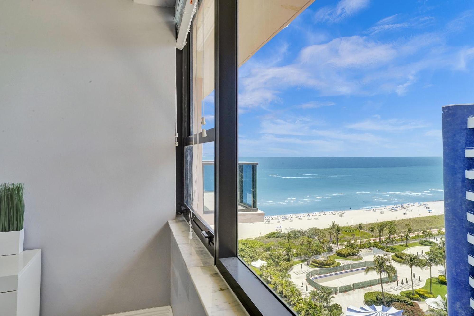 Apartment Luxury Penthouse 3br 3ba Oceanfront Ph7 *