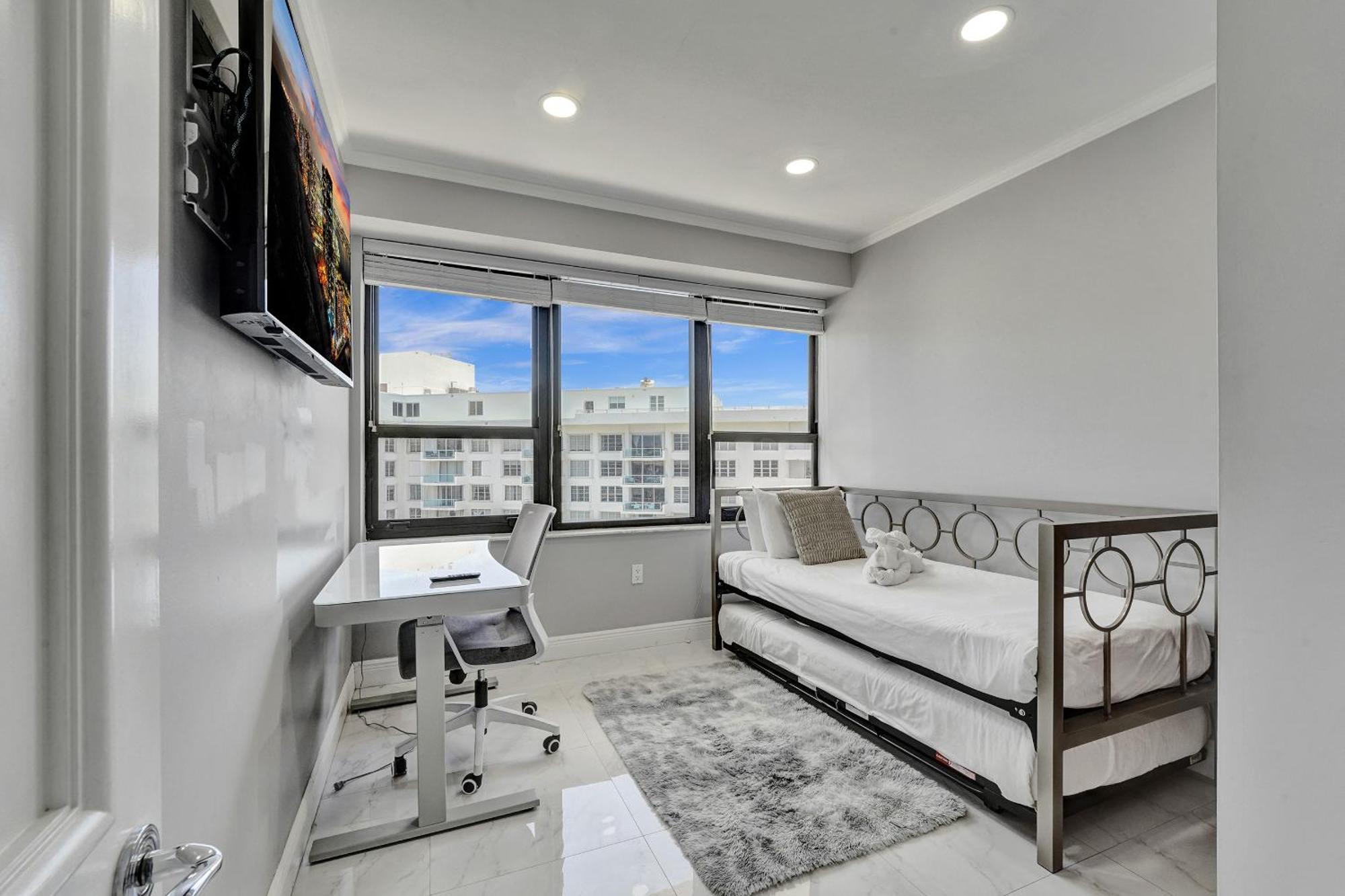 Luxury Penthouse 3br 3ba Oceanfront Ph7 *