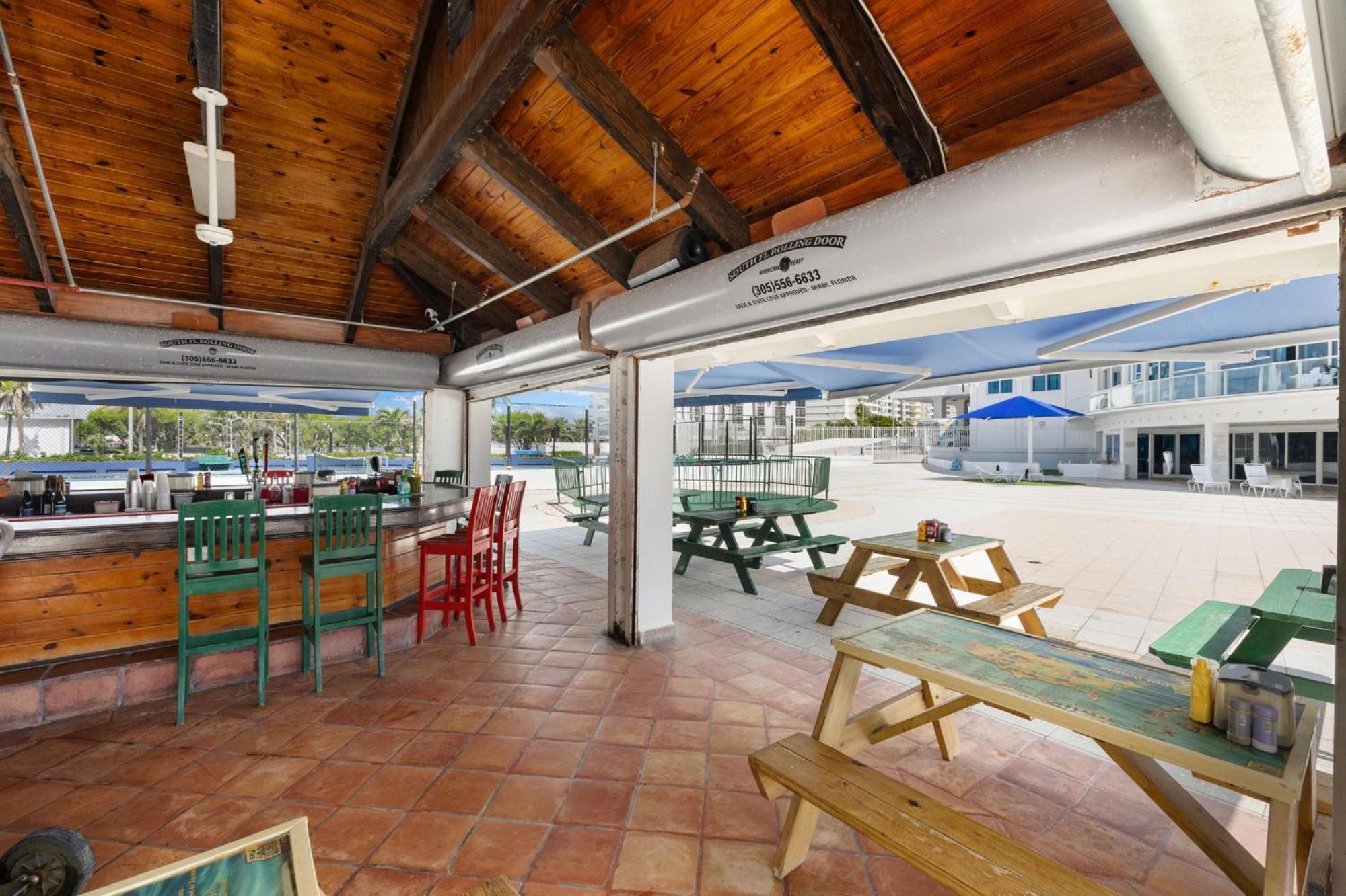Miami Beachfront Oasis With Stunning Ocean Views Apartment *