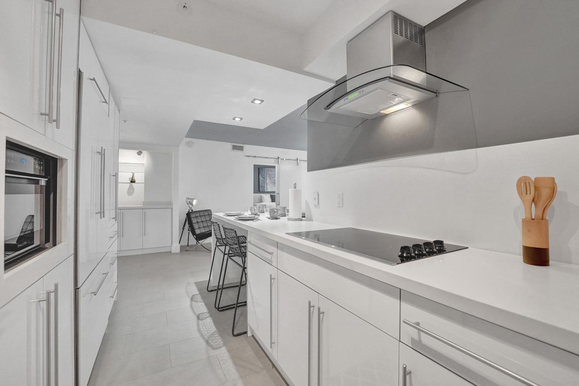 Ocean View Elegant 2bdr 2ba Access 714 Apartment *