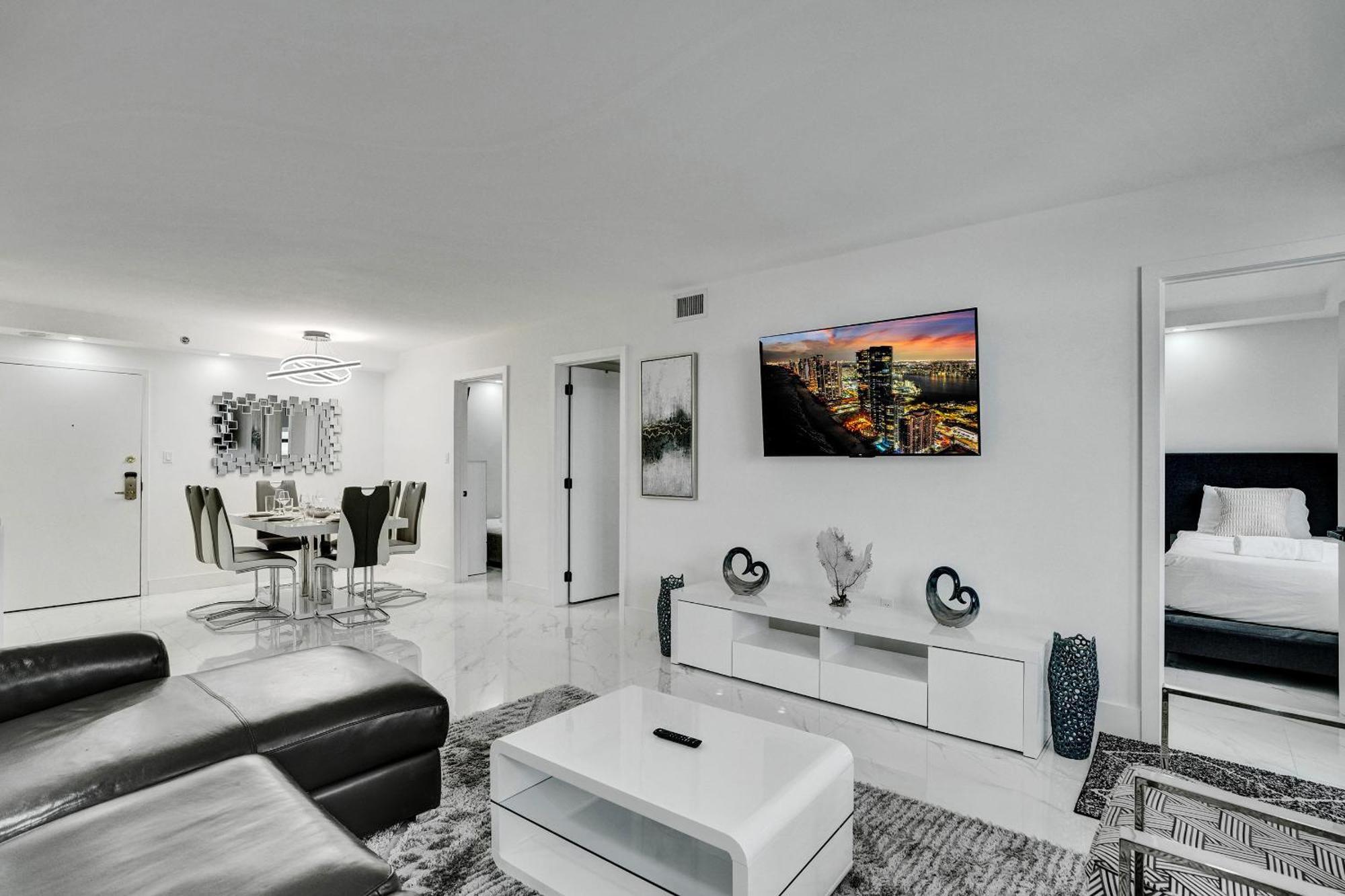 Ocean View Service 808 Apartment Miami Beach