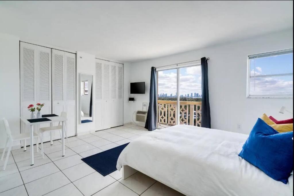 1405- South 1br & 1ba- Stunning Ocean View Oasis Apartment *