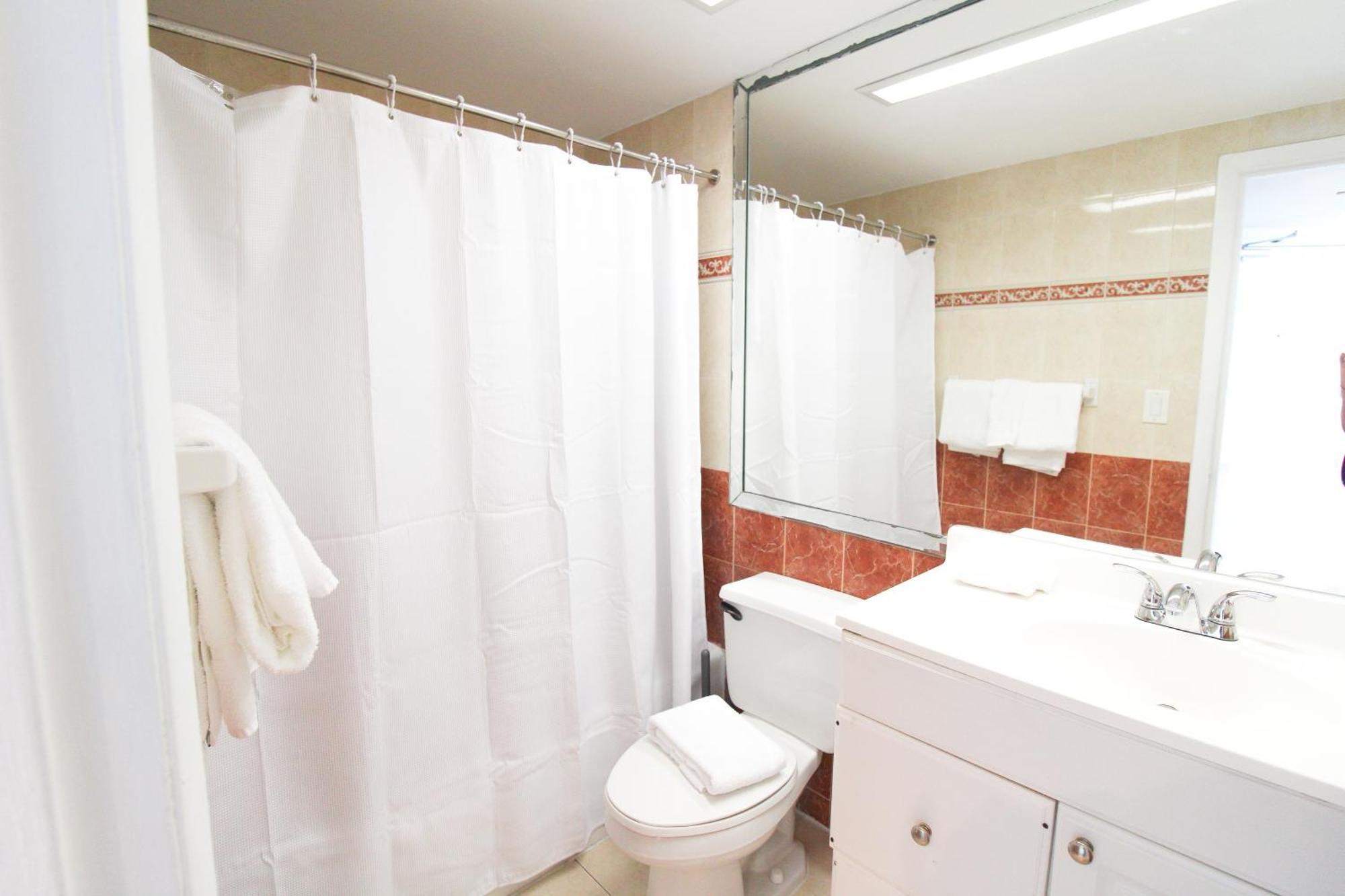 Castle 1608 Intracoastal Bay View Studio, Pool, Tennis, Access & Free Parking Apartment *