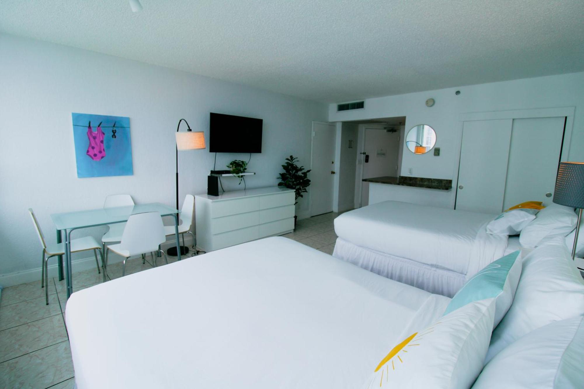 Castle 1608 Intracoastal Bay View Studio, Pool, Tennis, Access & Free Parking Apartment Miami Beach
