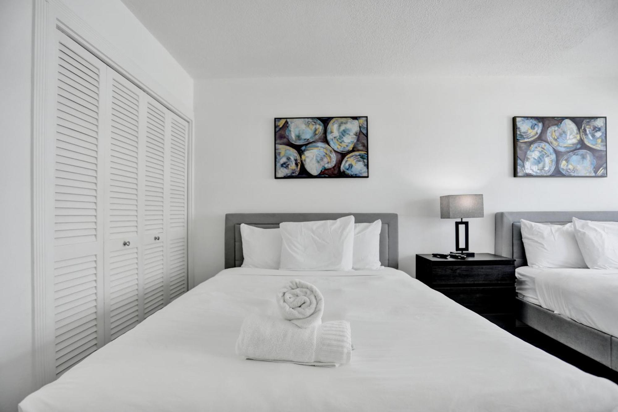Adorable 2 Bedroom Service 1110 * Miami Beach