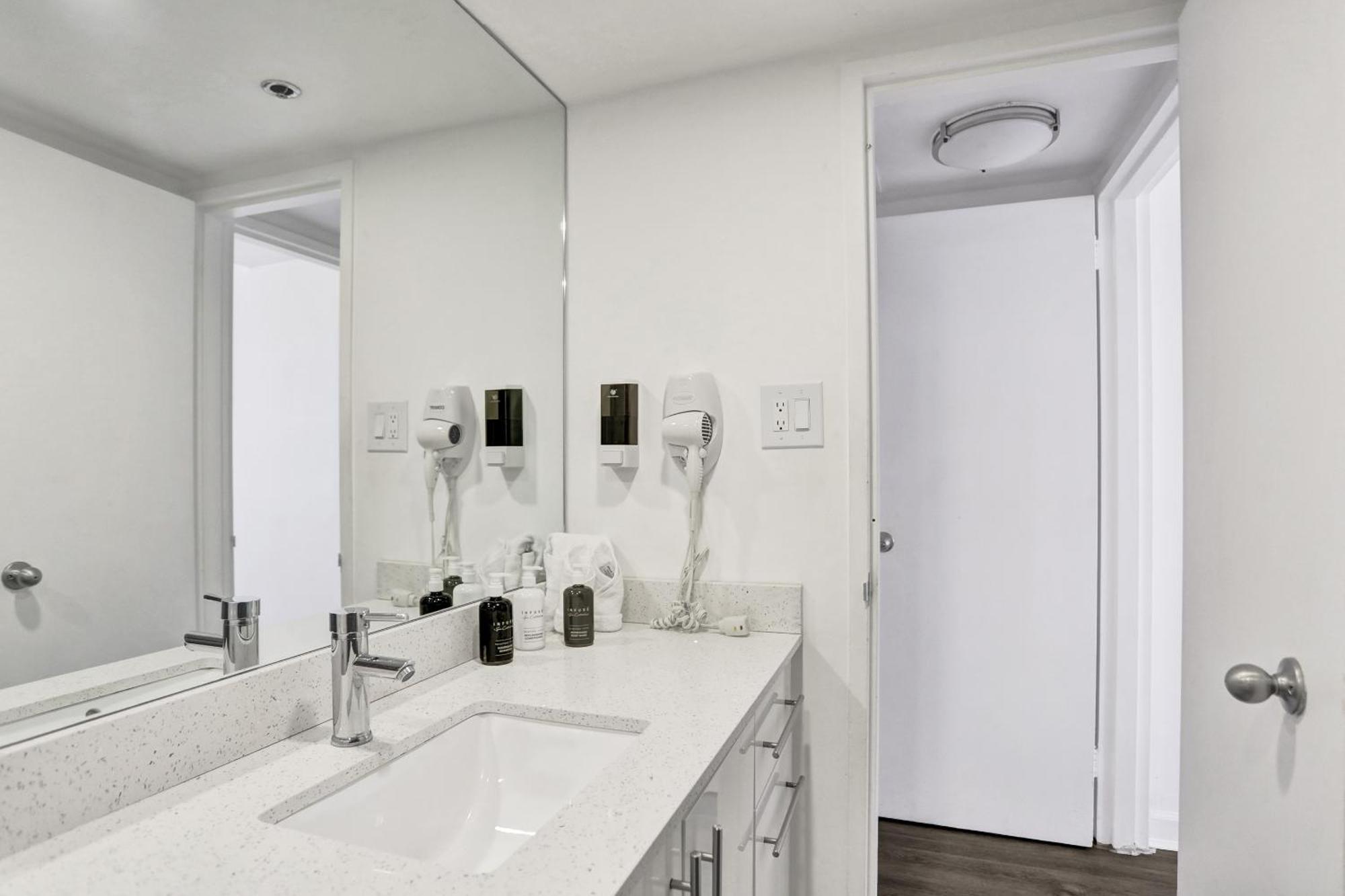 Apartment Adorable 2 Bedroom Service 1110