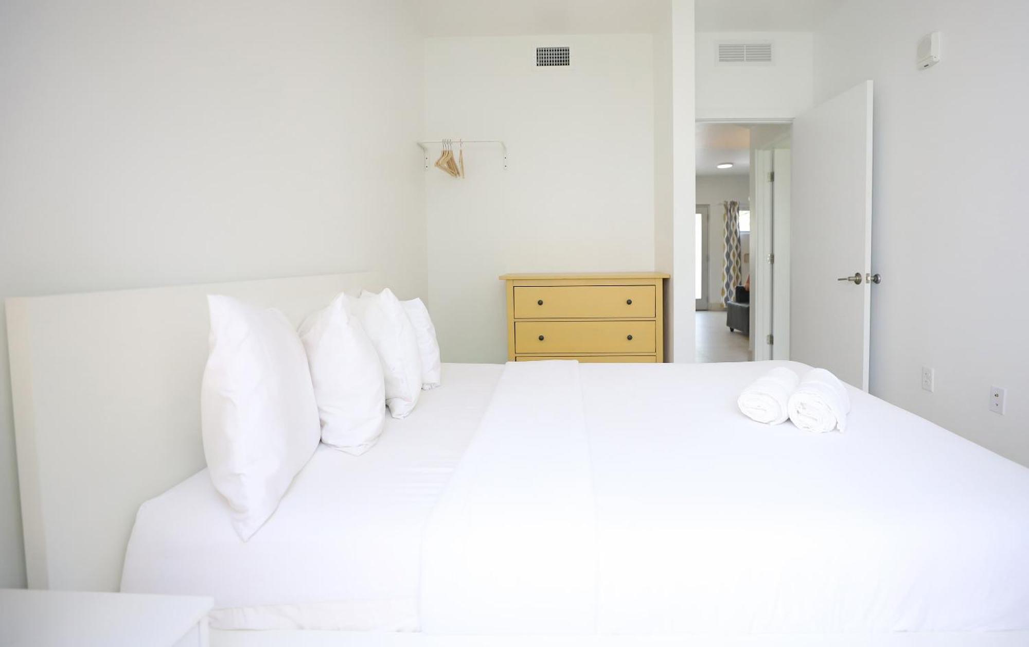 3 Minute Walk To Family Friendly Free Parking Apartment