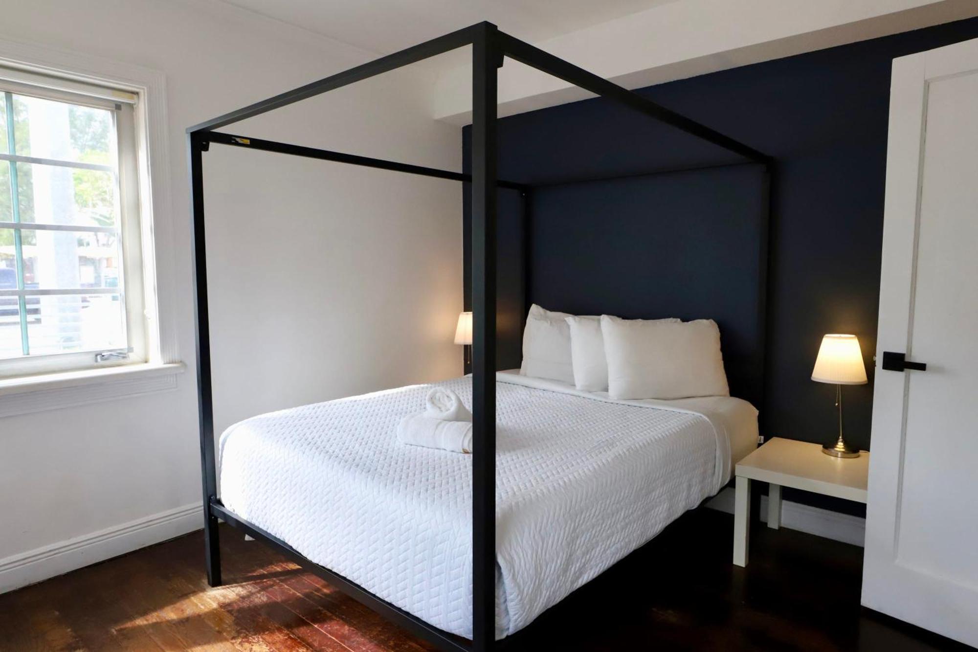South Free Parking Family & Pet Friendly Walk To & Bay